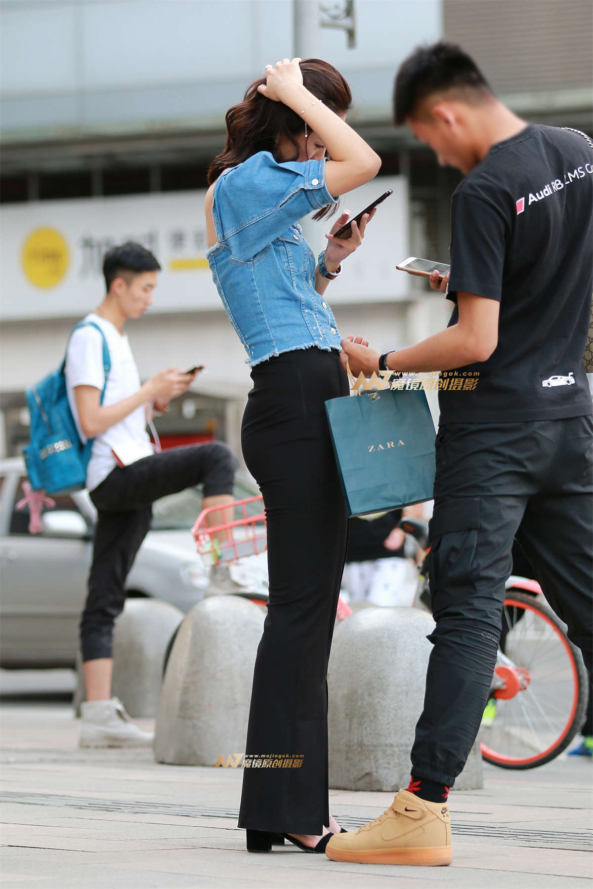 【小默赛帖】第1156篇★无敌身材，一抹肩★-日更街拍