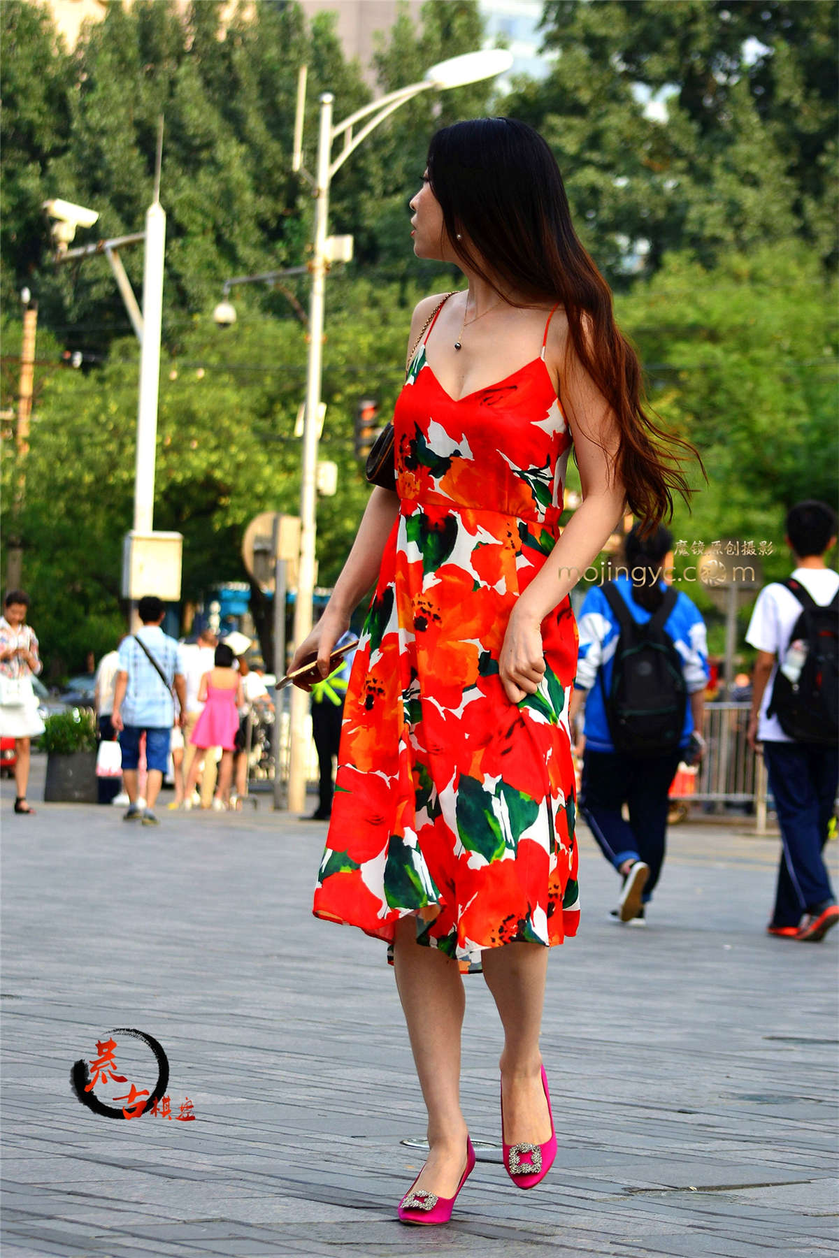 图片[2]-8-16吊带红裙，约会洋人-日更街拍