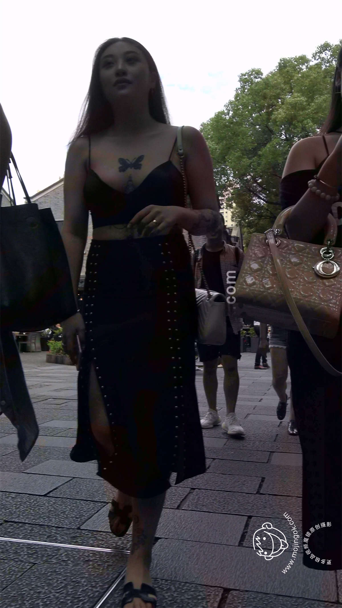 图片[2]-劲爆身材丰满大咪咪美女-日更街拍