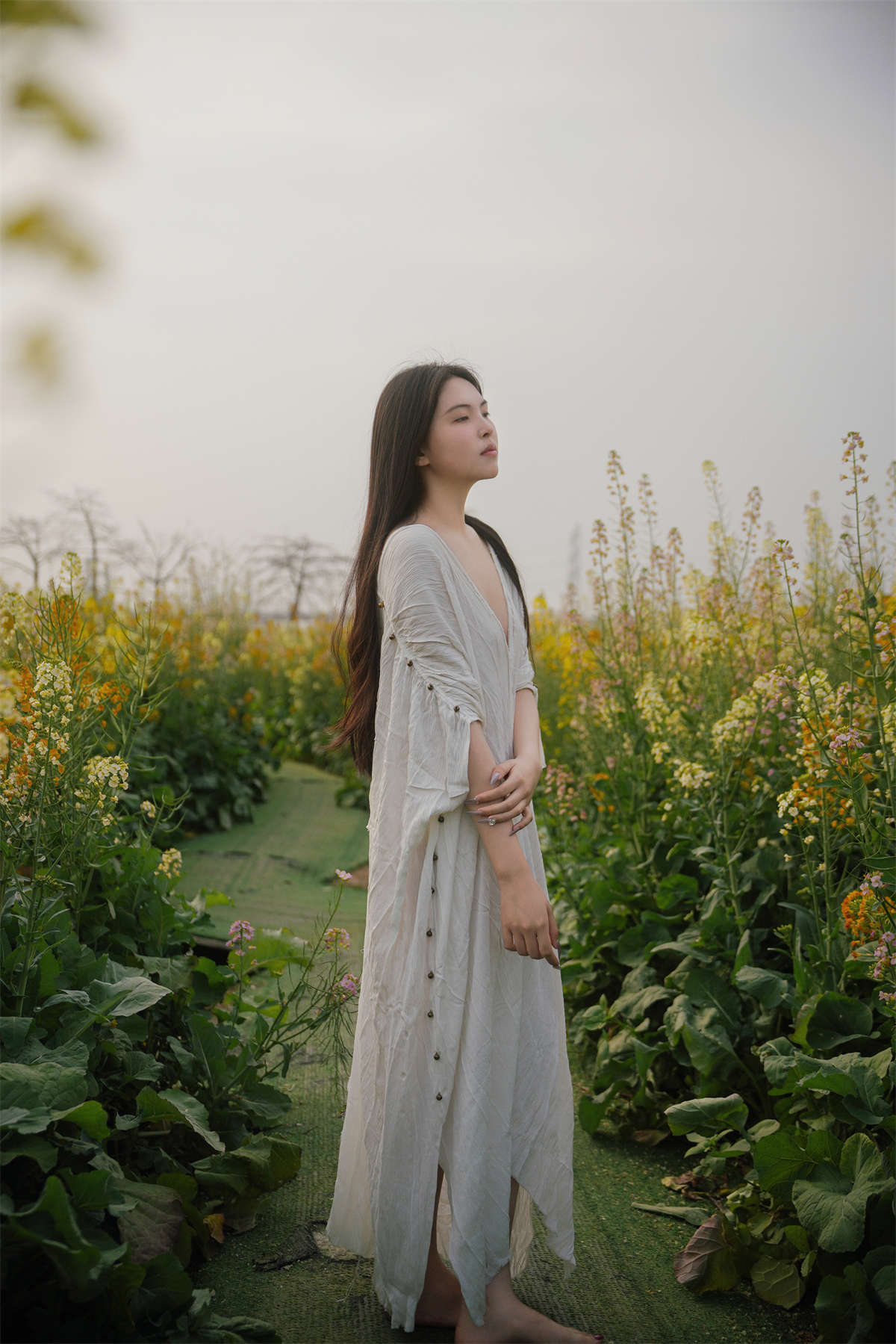 图片[2]-YITUYU艺图语 2025.03.24 花海秘语，少女的绿野绮梦 依依-日更街拍