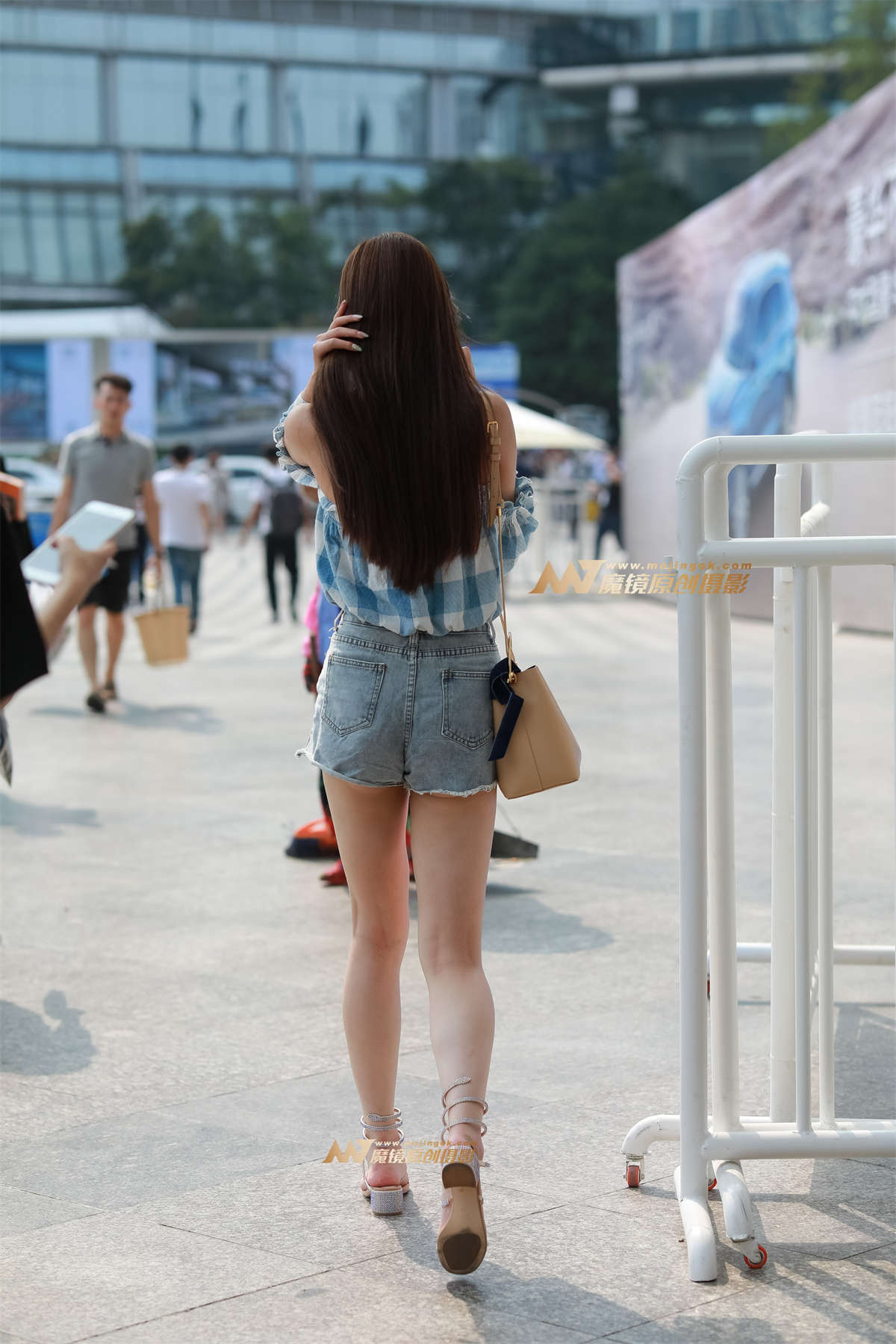图片[2]-【凯恩赛帖】长腿高冷美眉-日更街拍