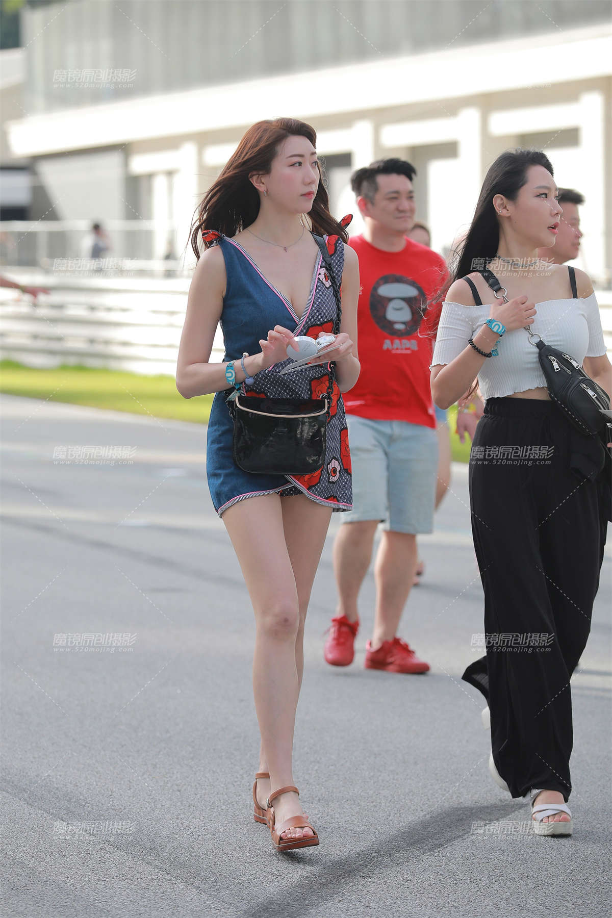 旗袍美腿美女-日更街拍