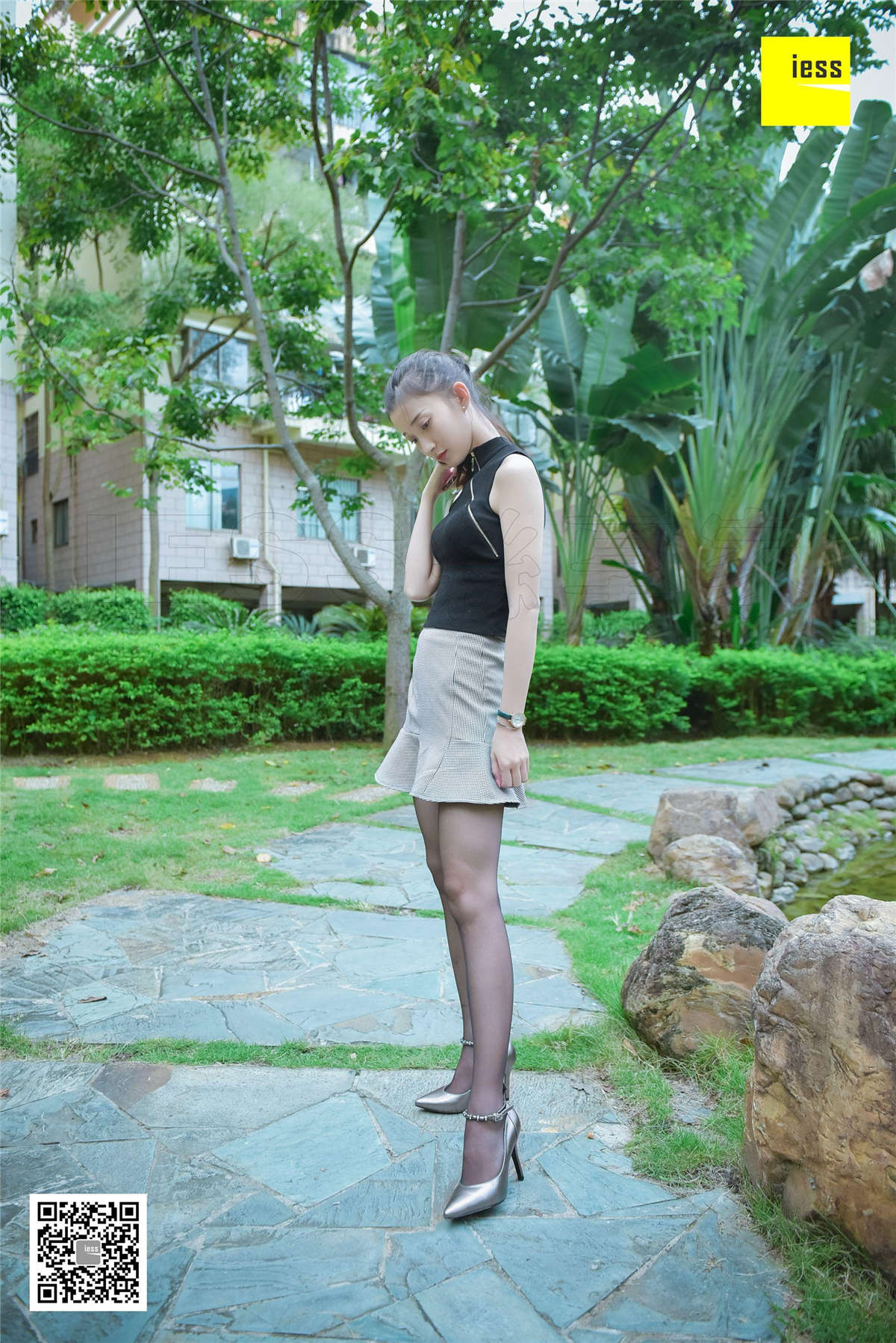 图片[2]-IESS异思趣向 丝享家115期：花园乘凉的黑丝美女秋秋-日更街拍