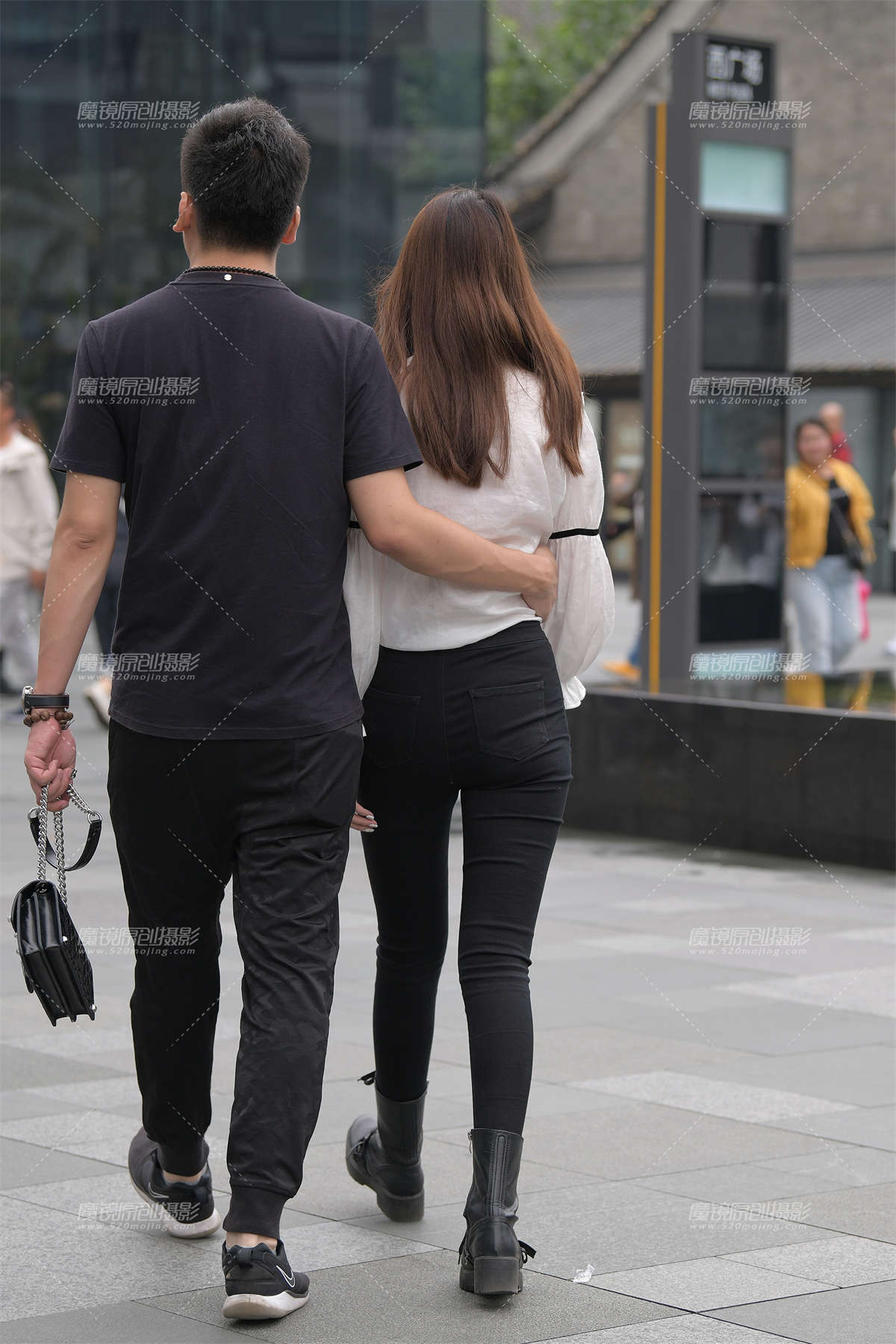 图片[2]-紧身黑裤女友~-日更街拍