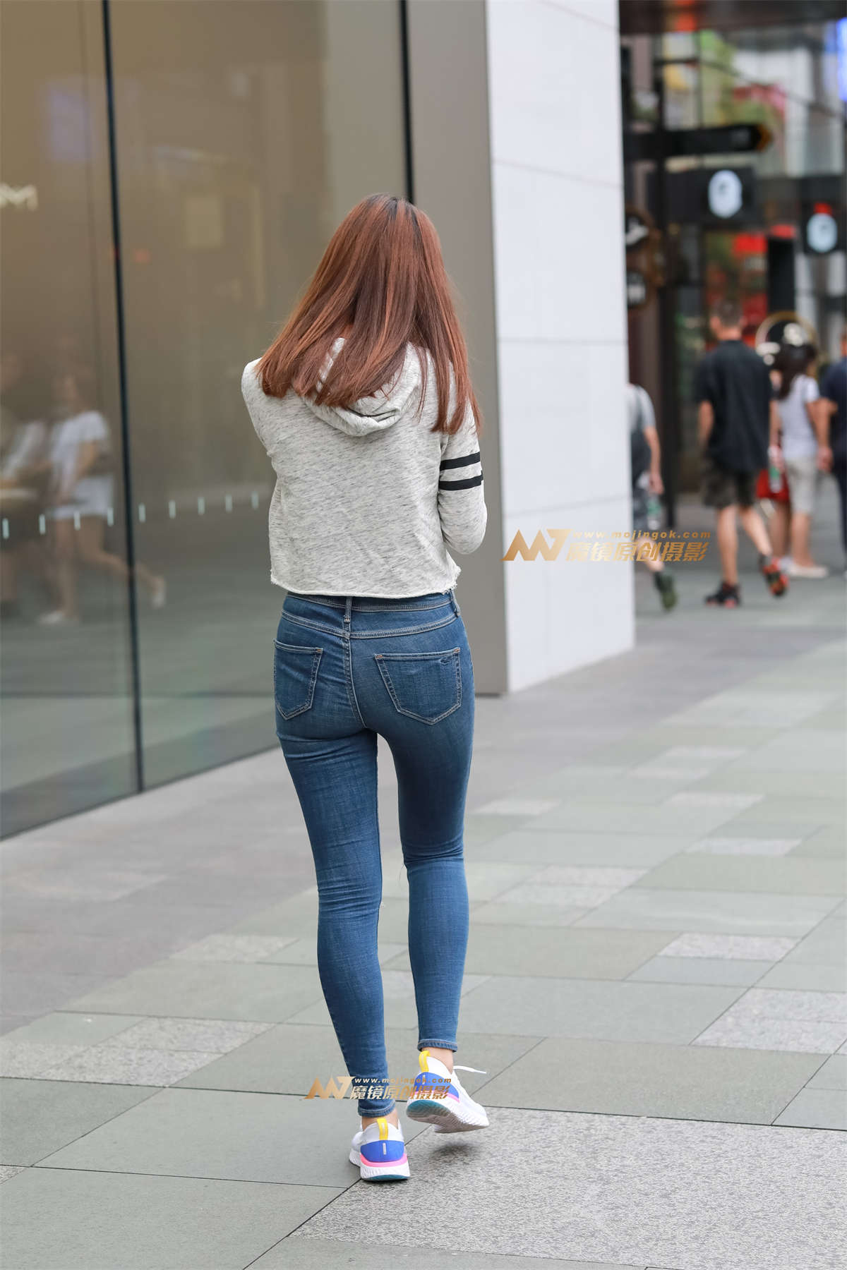 图片[2]-【凯恩赛帖】长腿紧牛小妹-日更街拍