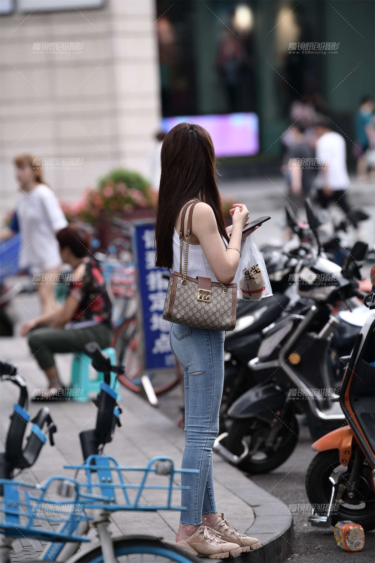 图片[2]-【慕容笙赛贴】在等车的小姐姐-日更街拍