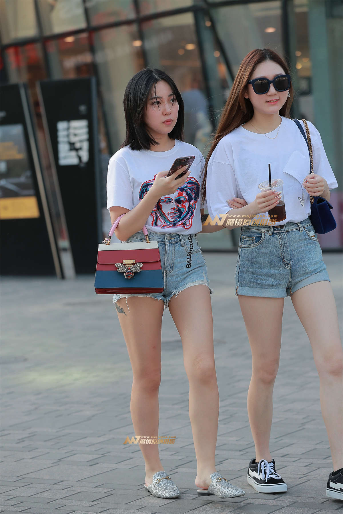 B32、肤白貌美的小闺蜜-日更街拍