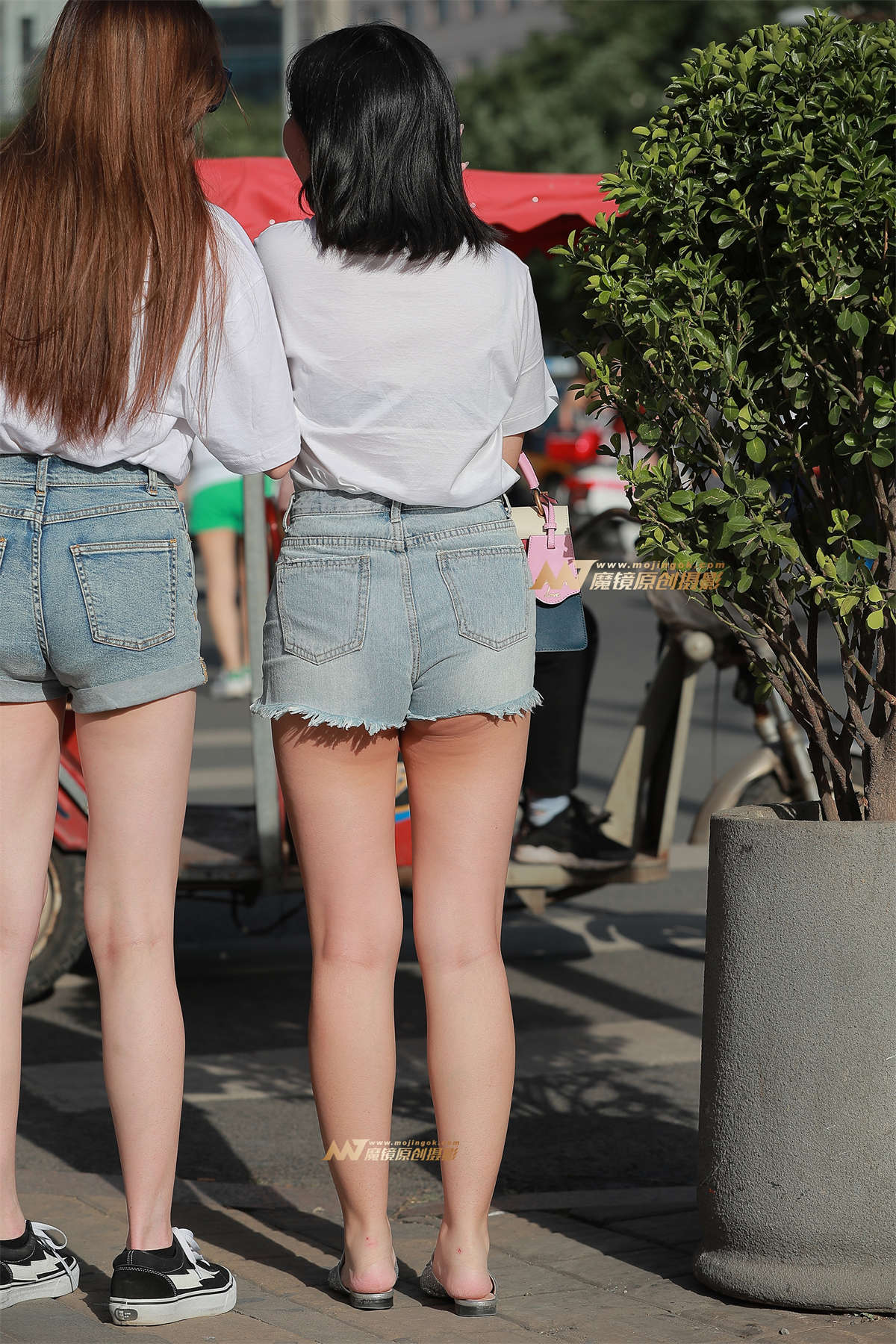 图片[2]-B32、肤白貌美的小闺蜜-日更街拍