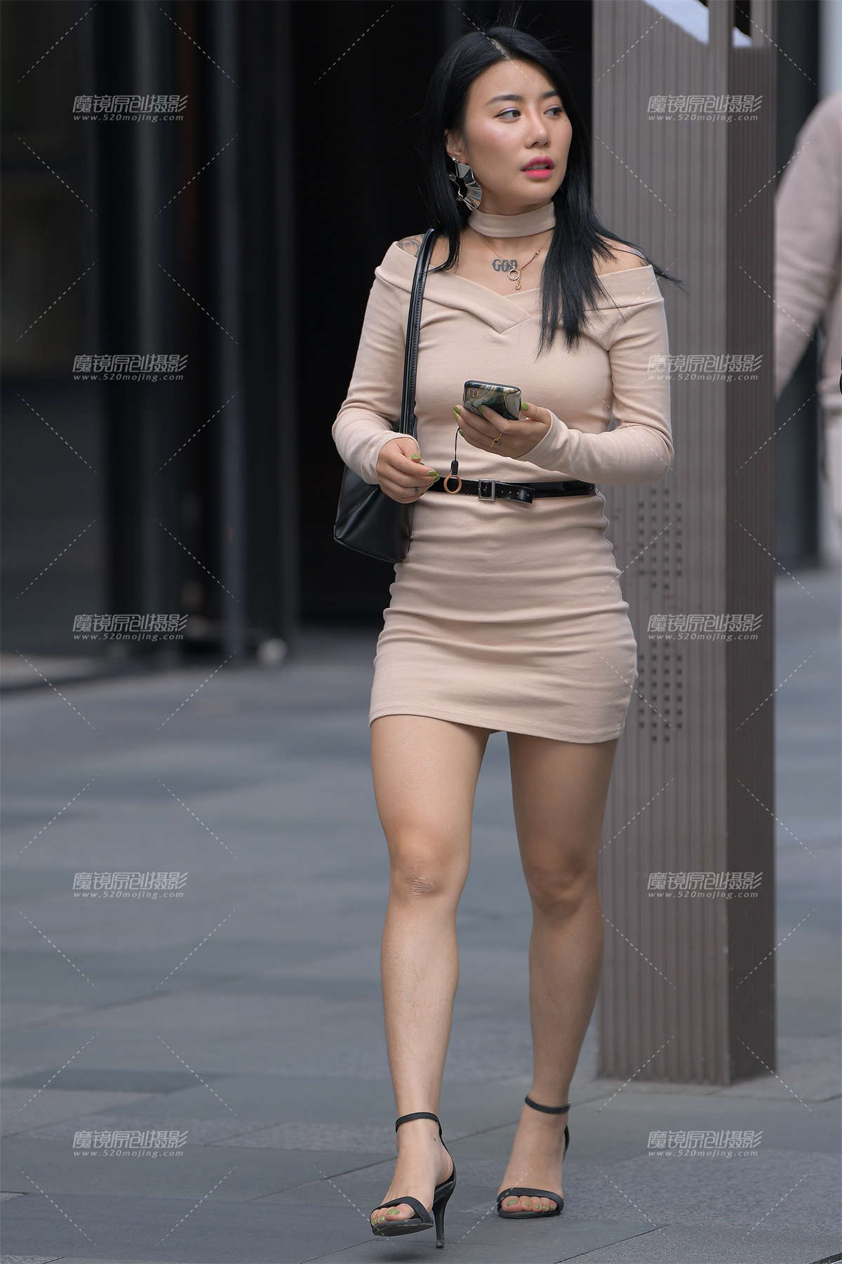 紧致包臀裙高跟美女-日更街拍