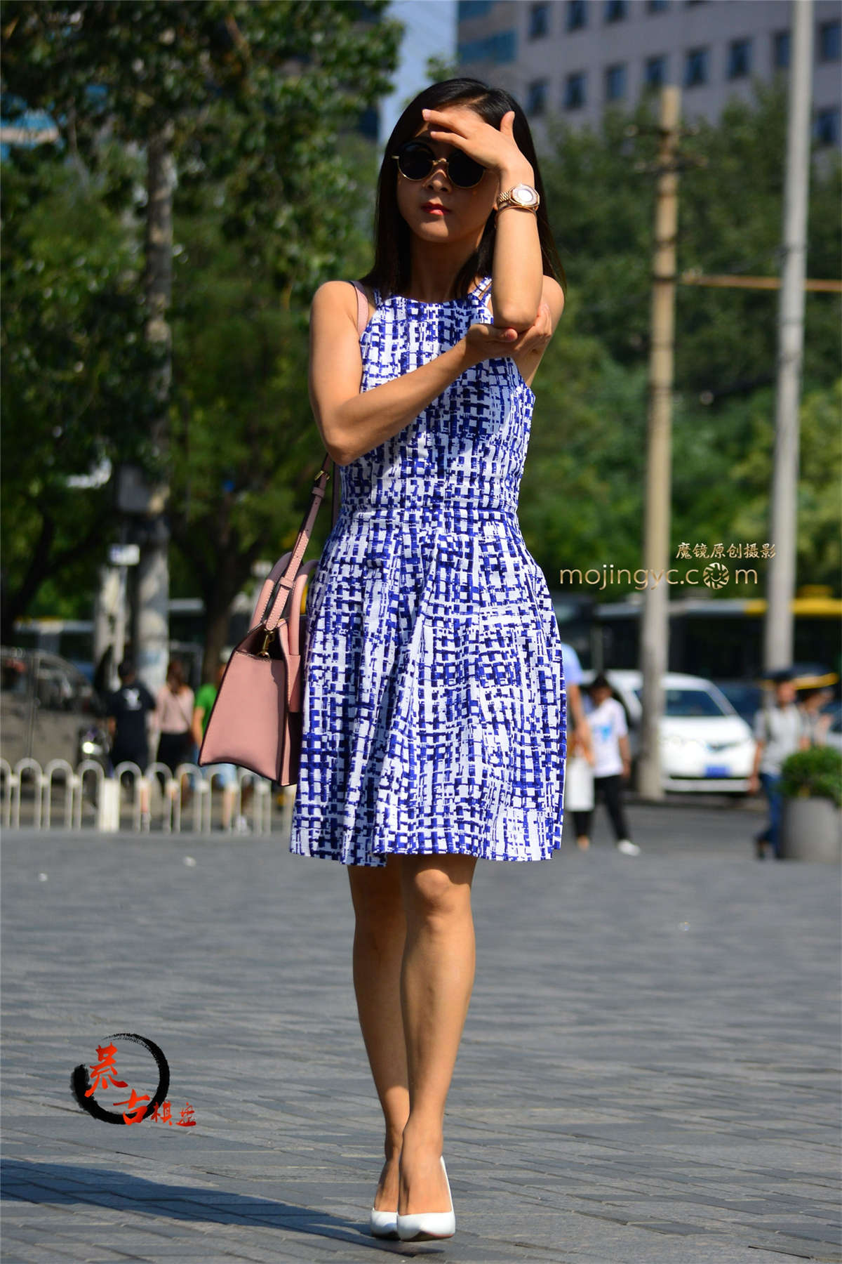 图片[2]-8-17 蓝色裙子白色高跟-日更街拍