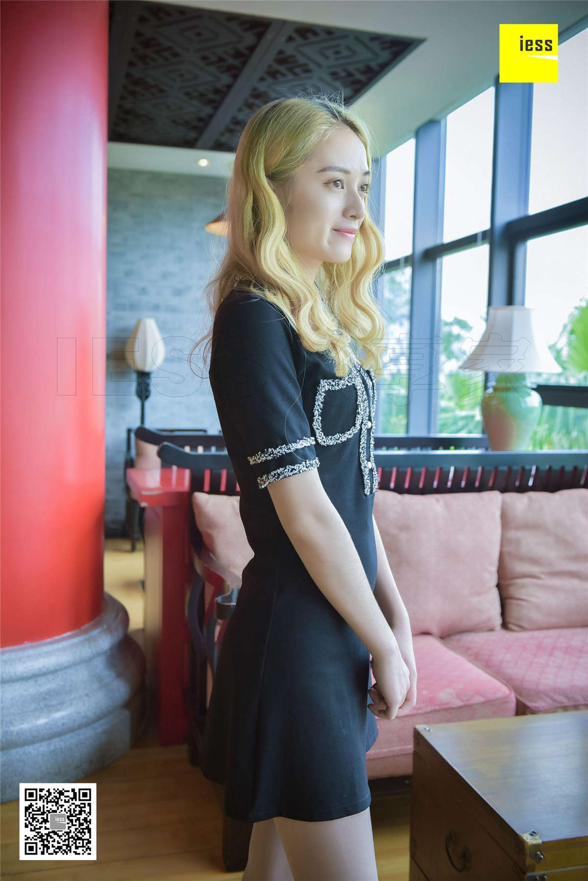 IESS异思趣向 丝享家116期：黄发美女的灰丝平底鞋姗姗-日更街拍