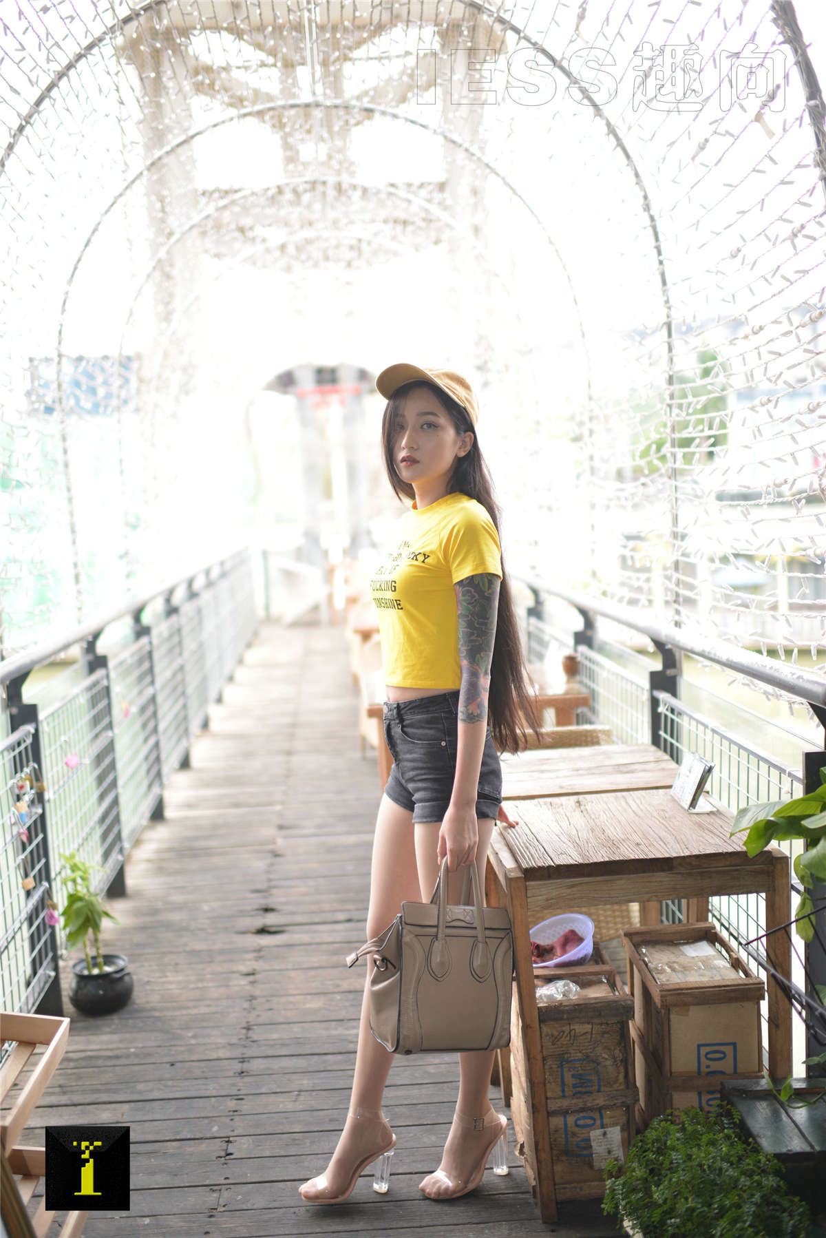 图片[2]-IESS异思趣向 普惠集112 潇潇 – 腿鉴-日更街拍