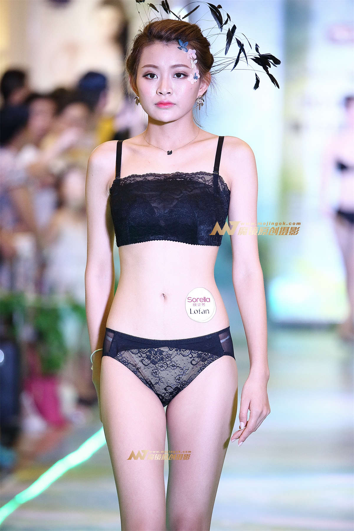 【Mark赛帖】黑色蕾丝内衣秀-日更街拍