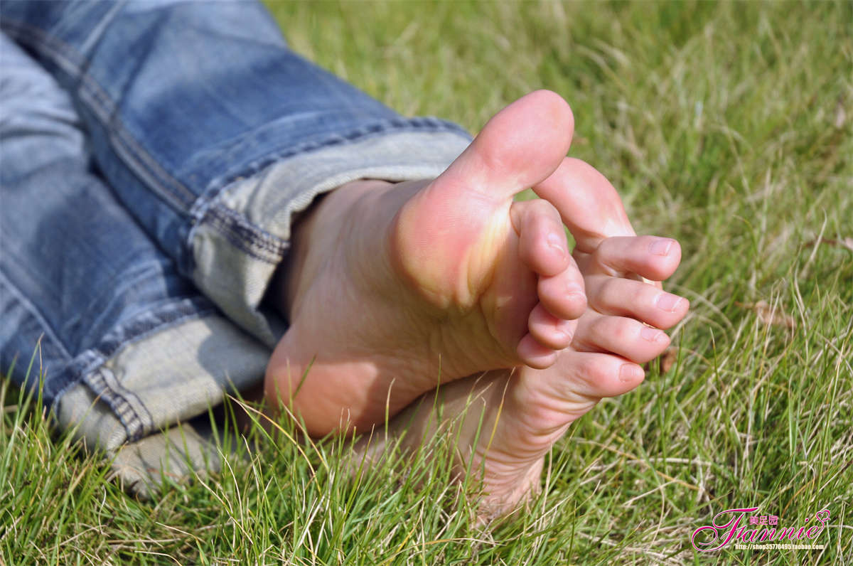 Fannie芬妮美足园NO.501 柔软阳光2011（足底篇）-日更街拍