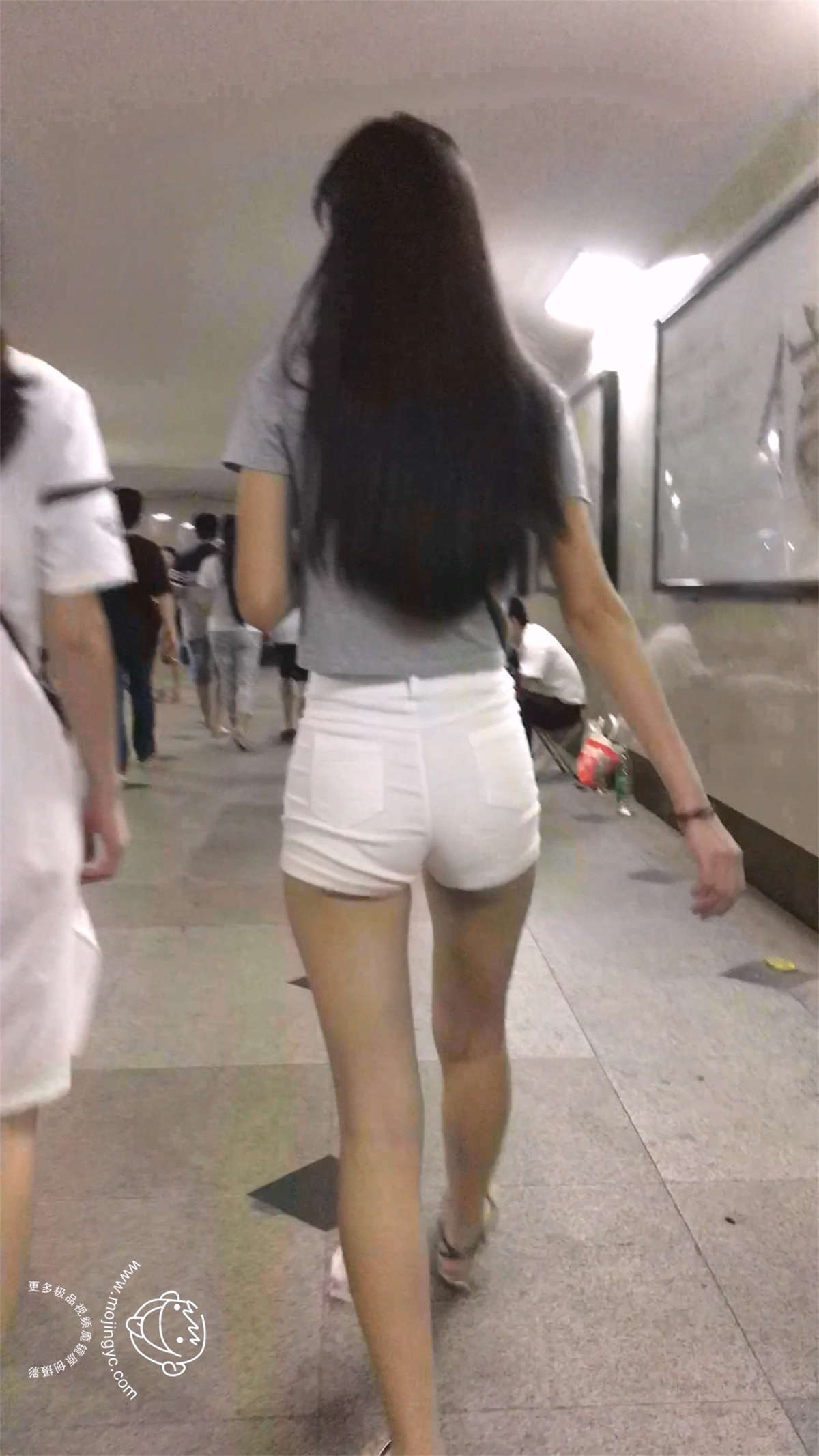 超短裤妹妹-日更街拍