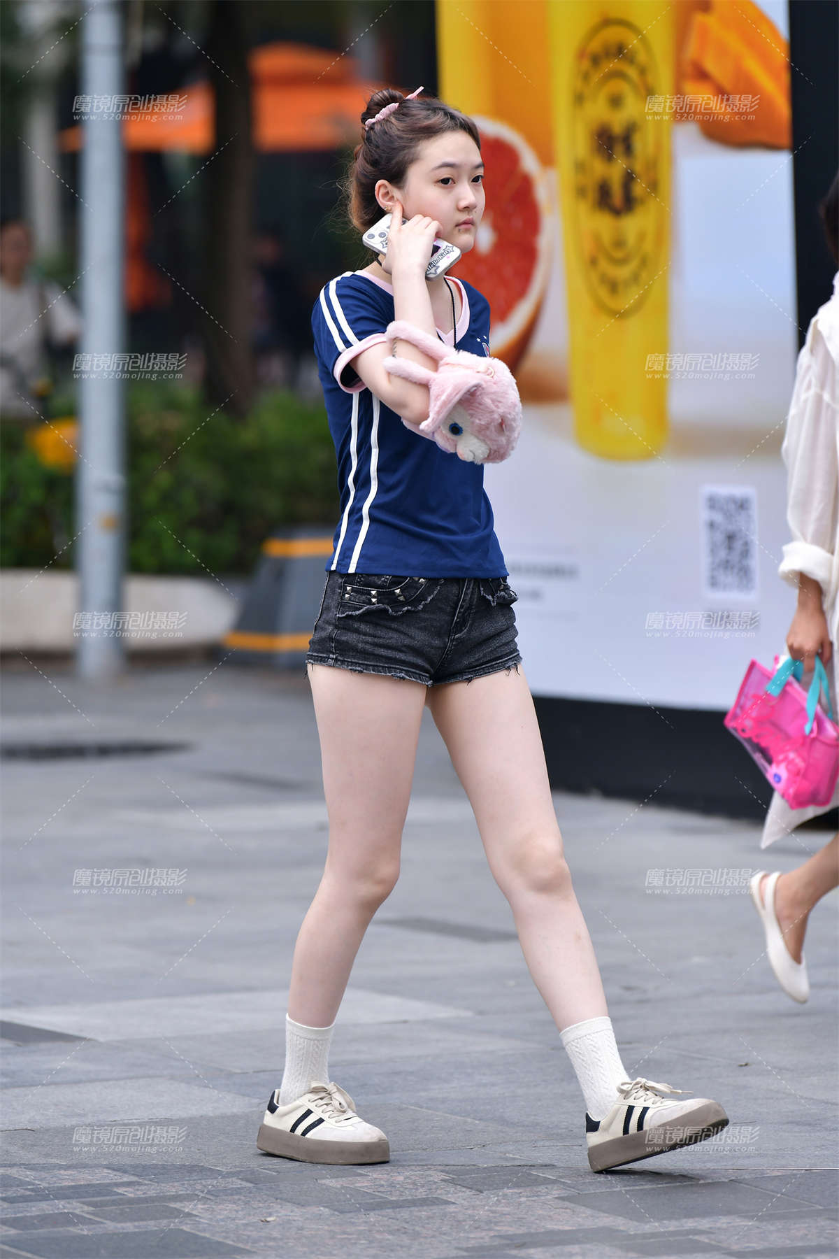 ★靓丽热裤美女-日更街拍