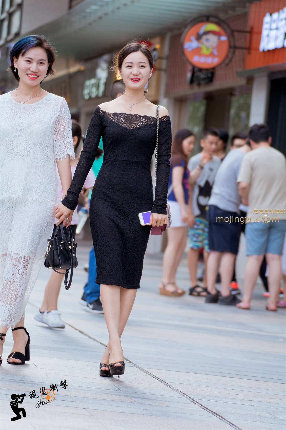 蕾丝包臀裙 美腿 细高跟-日更街拍