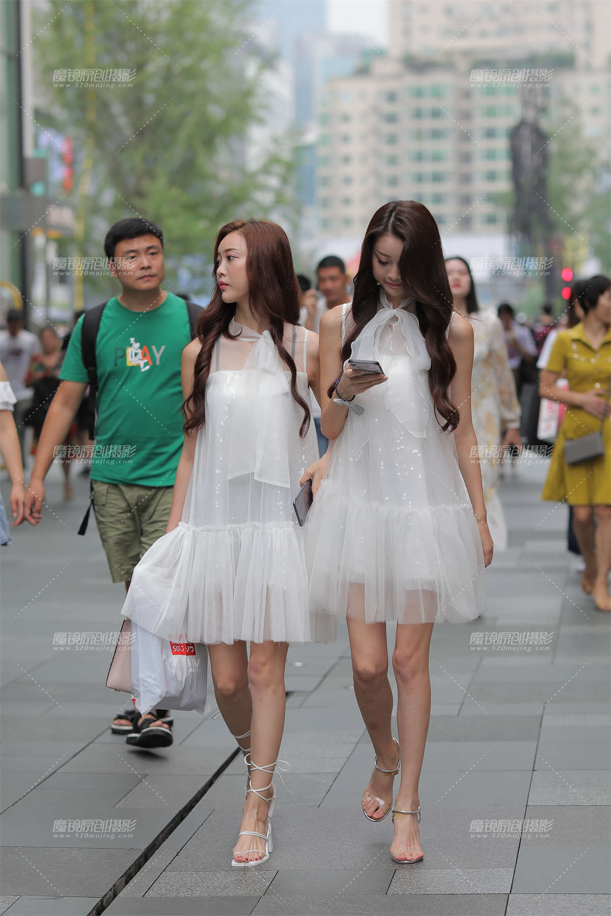 双胞胎小公主-日更街拍