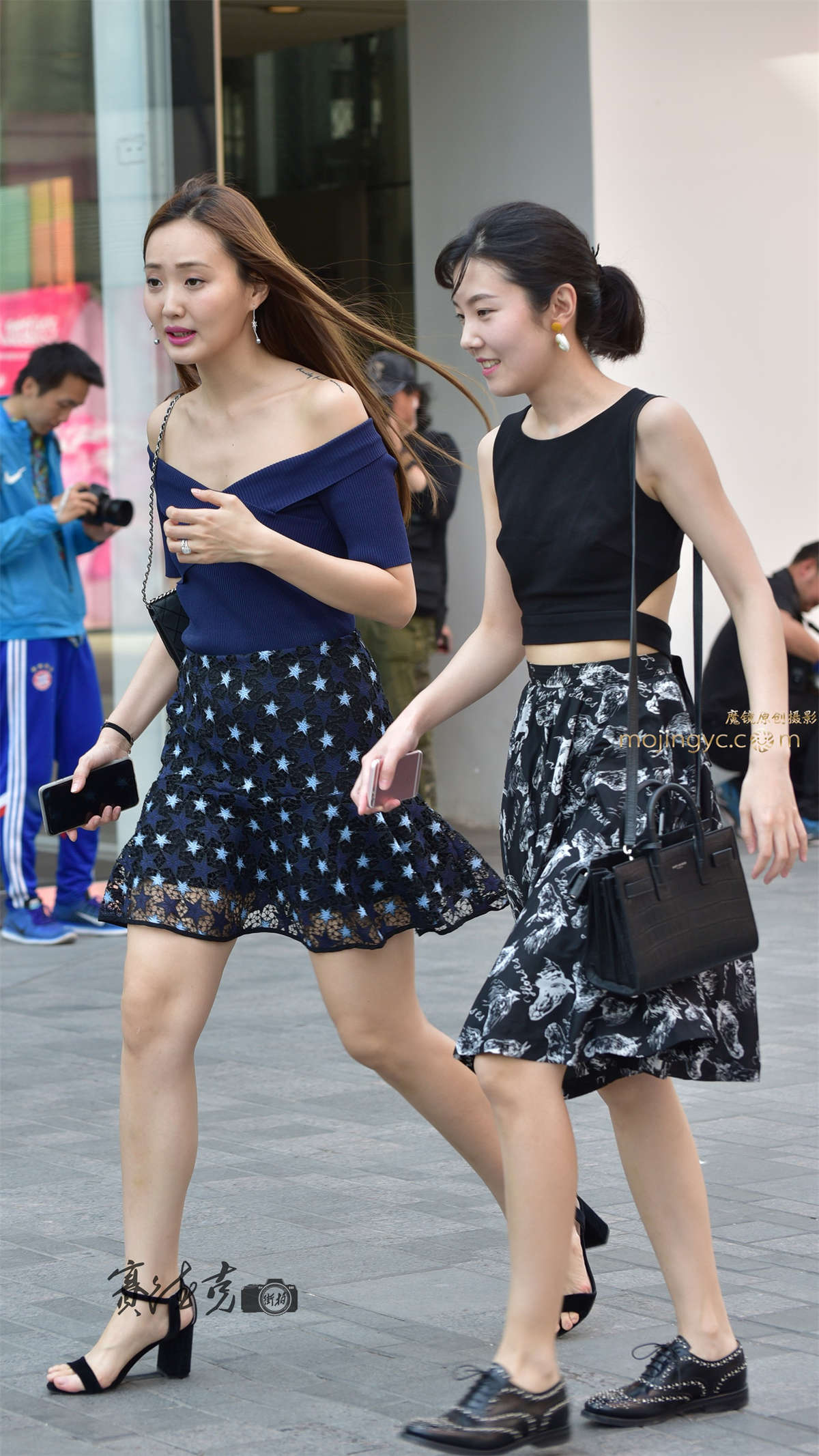 性感长发短裙美女-日更街拍