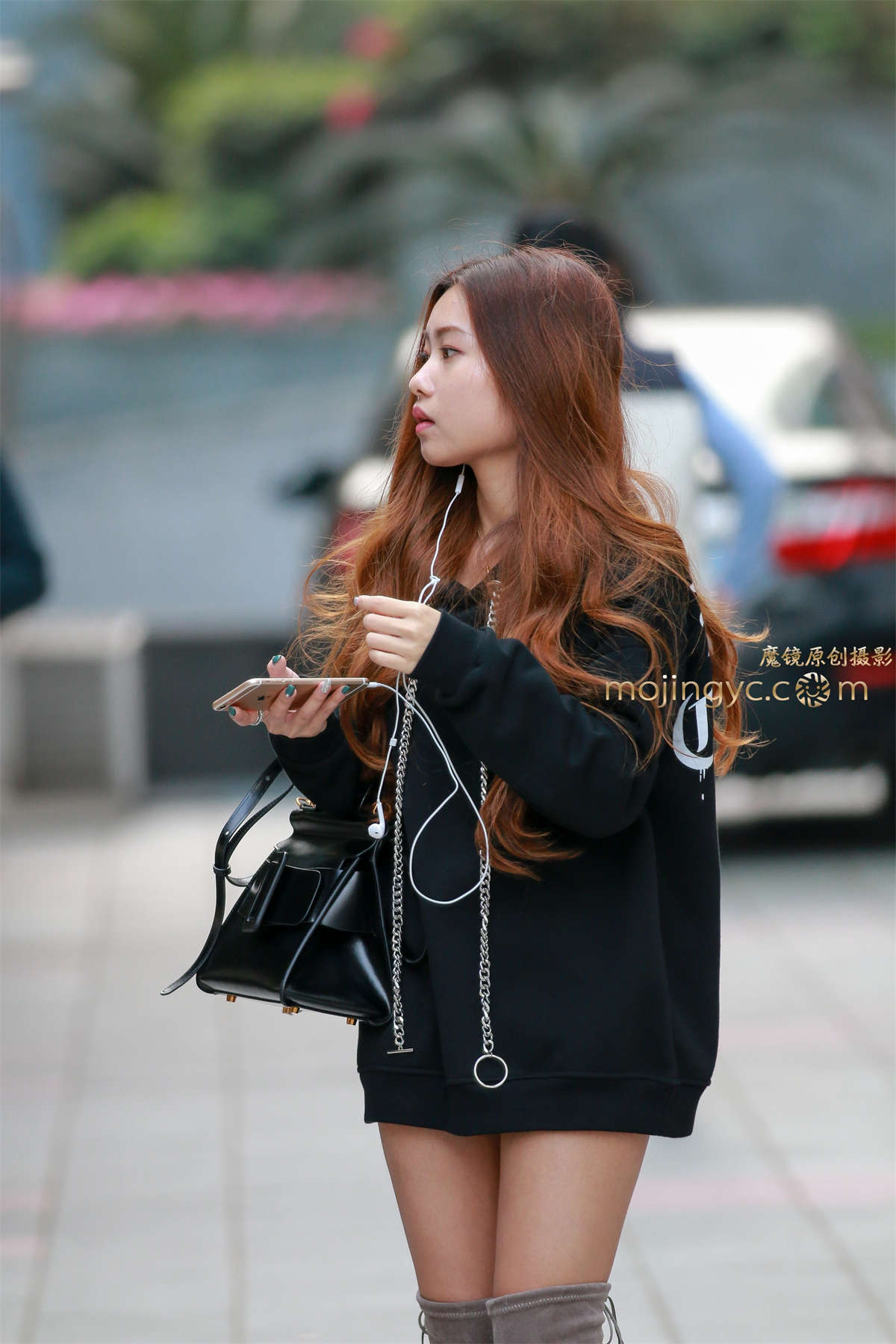 金发长靴大三学妹-日更街拍