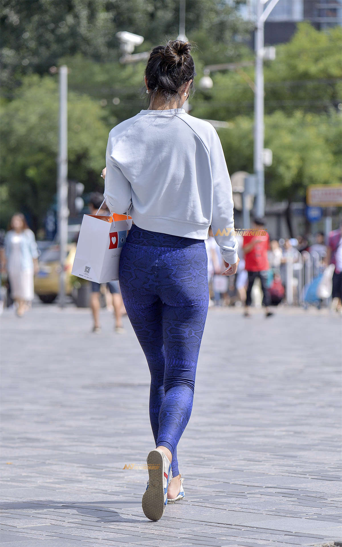 图片[2]-蓝色健美裤包臀性感-日更街拍