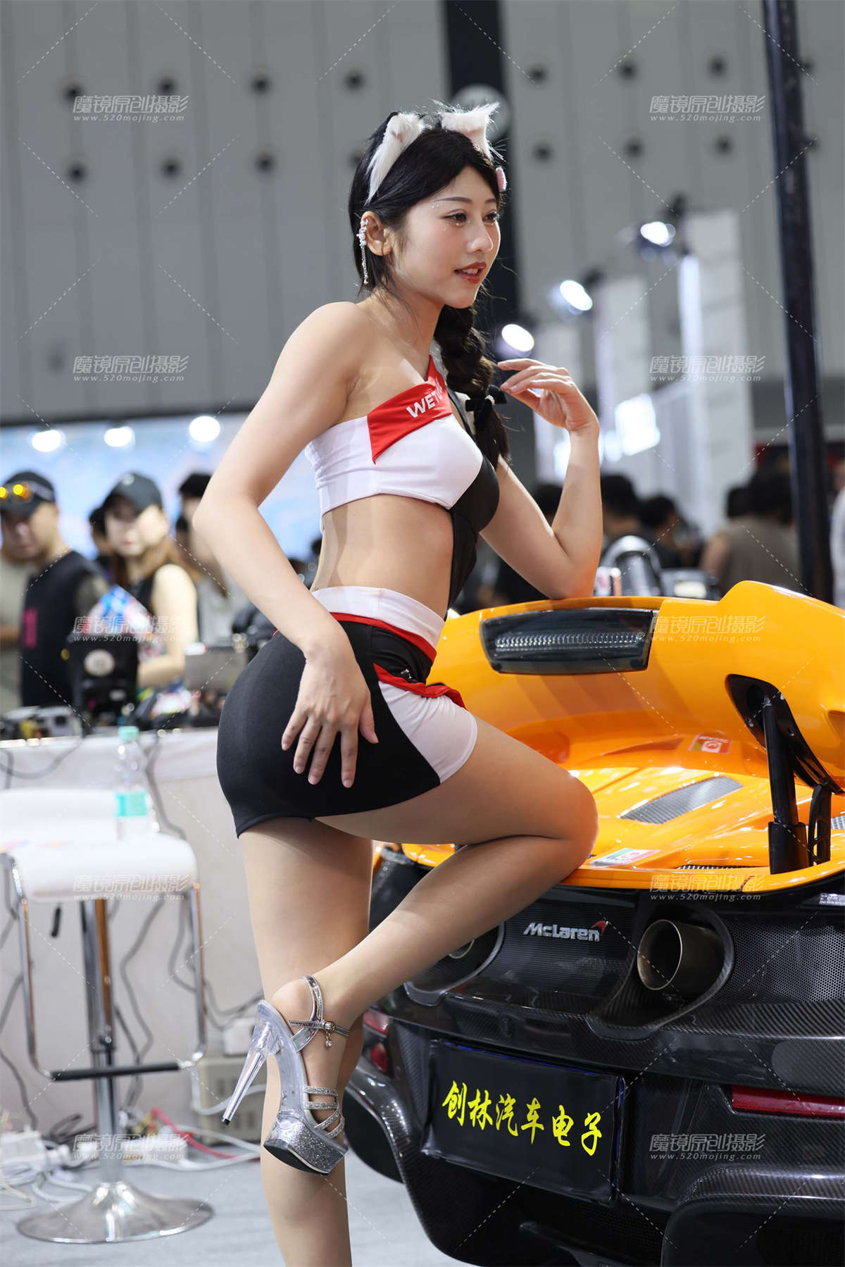 泡芙的肉丝美腿-日更街拍