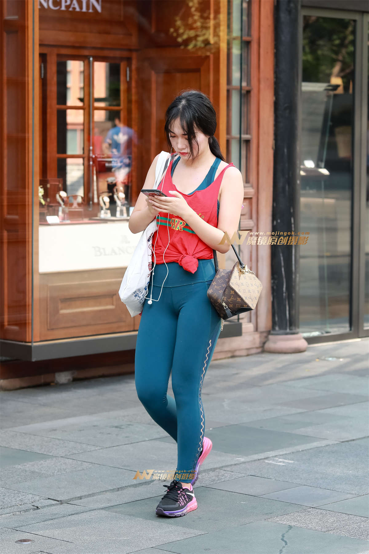 【凯恩赛帖】钟爱瑜伽的美眉-日更街拍