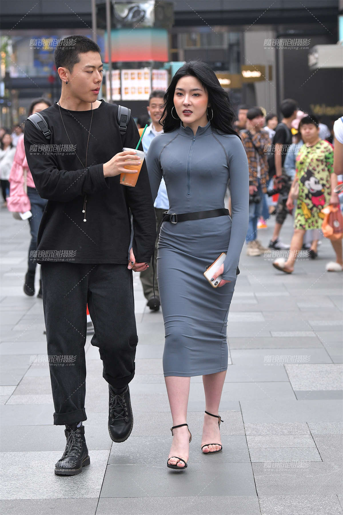 连体紧身裙女友-日更街拍