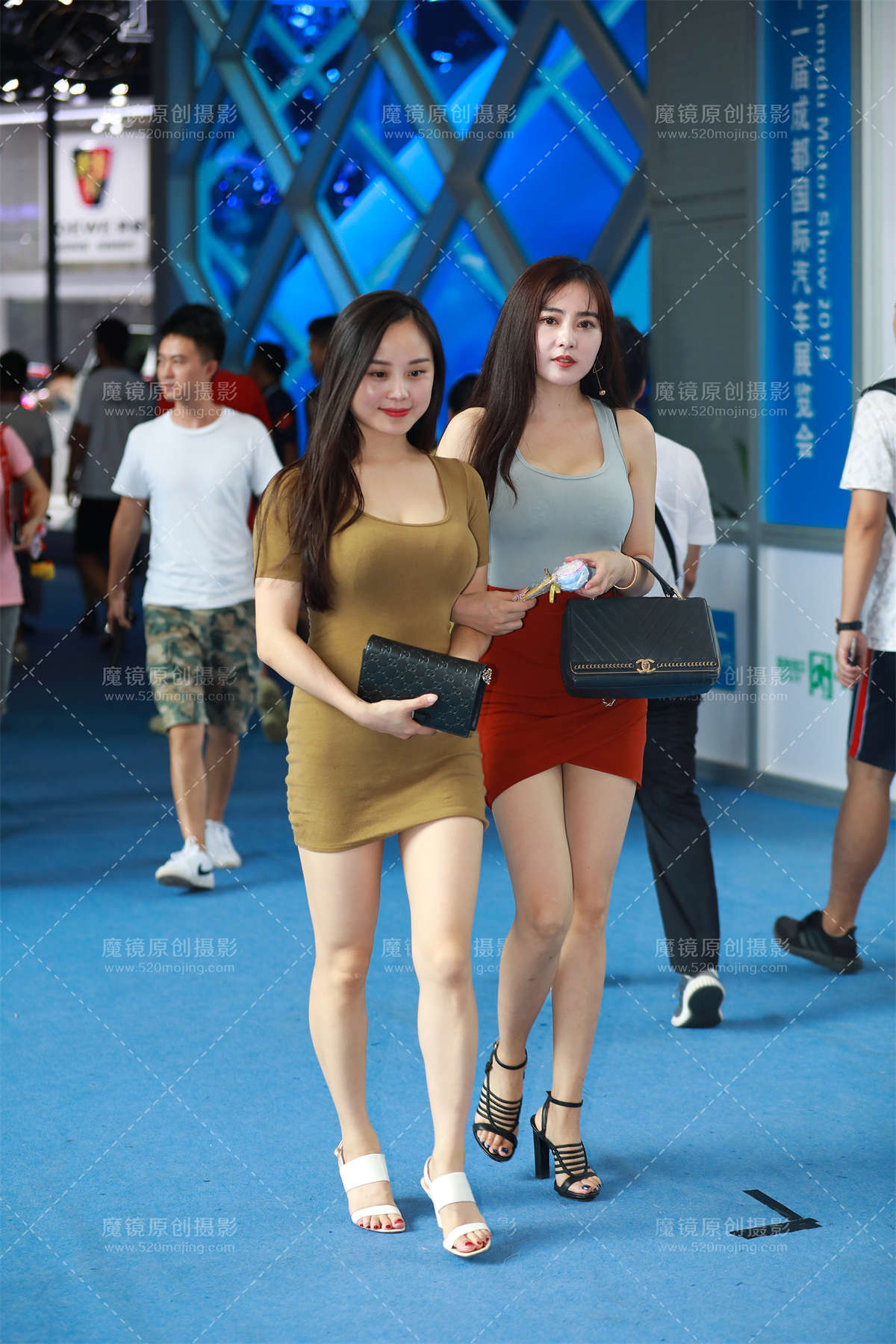 【凯恩现场搭讪作品】极品红色包臀裙美__-日更街拍