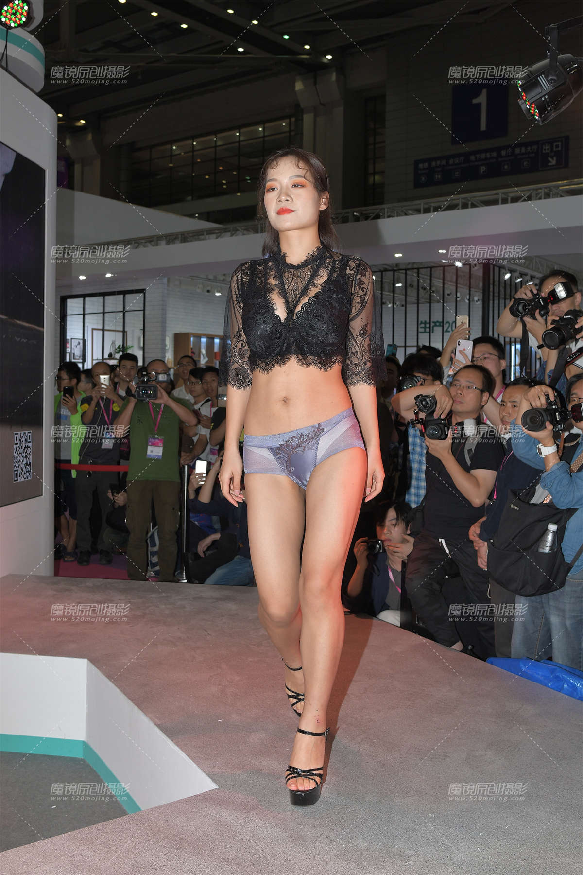 图片[2]-蕾丝款色，就是迷人~我要买几条-日更街拍