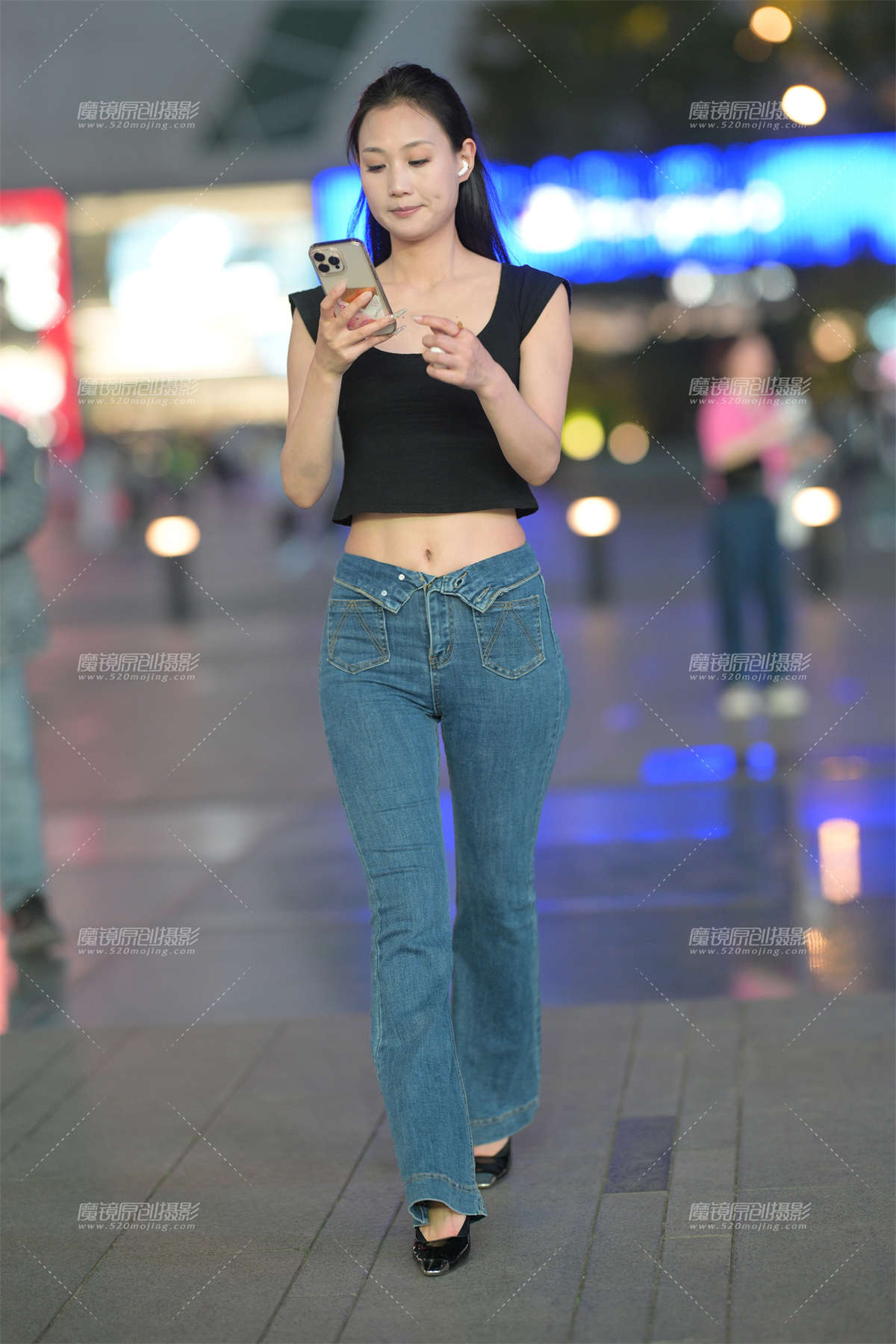 图片[2]-牛仔翘臀美女-日更街拍