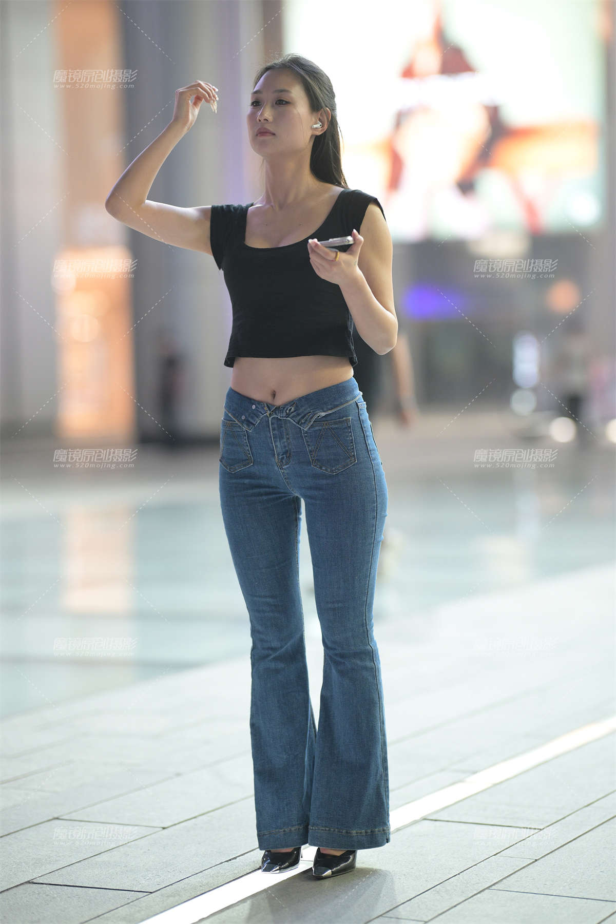 牛仔翘臀美女-日更街拍