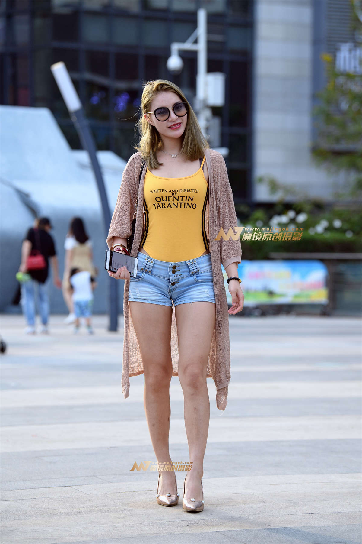 【久久赛帖】热裤高跟鞋,翘臀美腿身材全秀出来-日更街拍