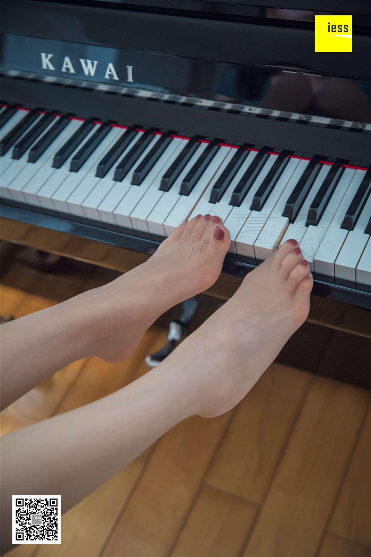 IESS异思趣向 丝享家356期：黑白琴键上的美足七七-日更街拍