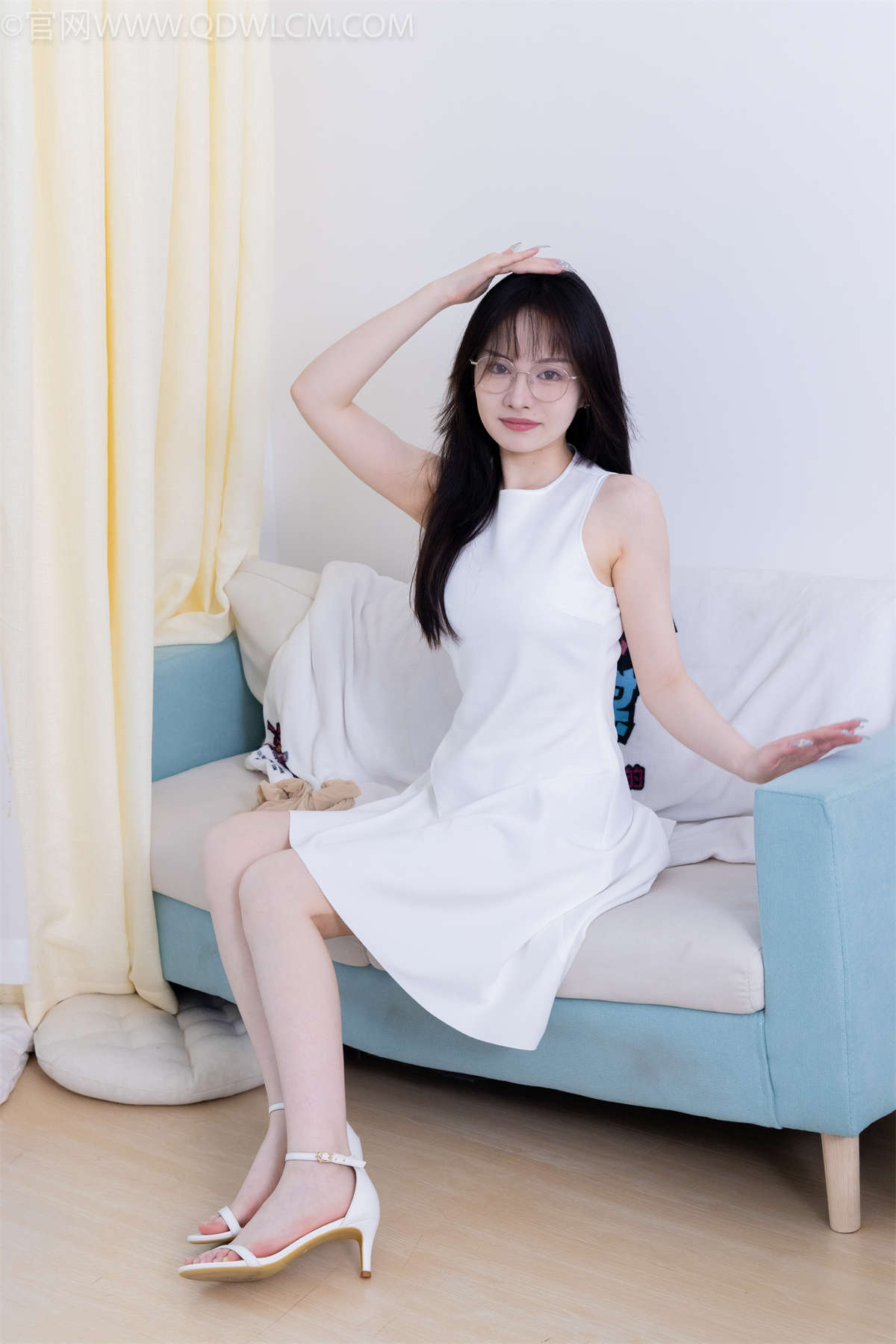 物恋传媒 NO.2103 小酒-优雅不过时（盲盒3）-日更街拍