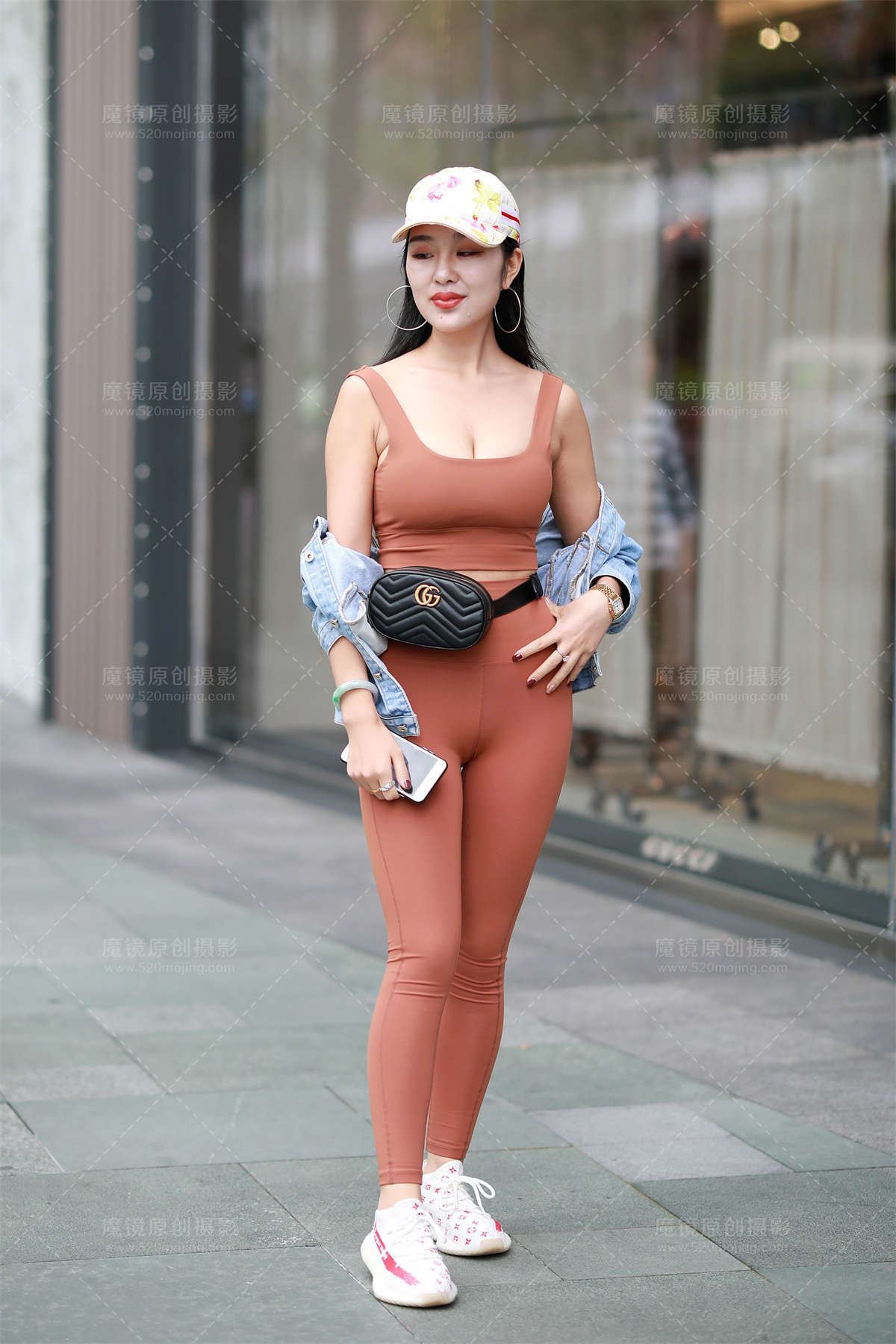 图片[2]-【凯恩现场搭讪作品】你把我灌醉-棕红色瑜伽裤美__-日更街拍