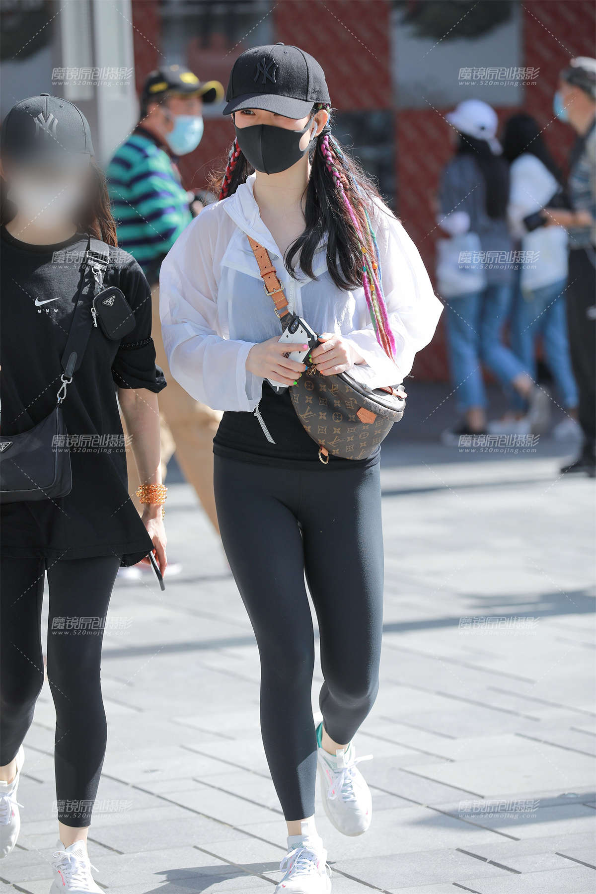 【玻璃赛帖】黑色瑜伽裤小妹-日更街拍