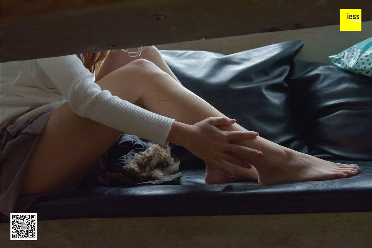 IESS异思趣向 丝享家117期：绷直的脚撩人的腿秋秋-日更街拍