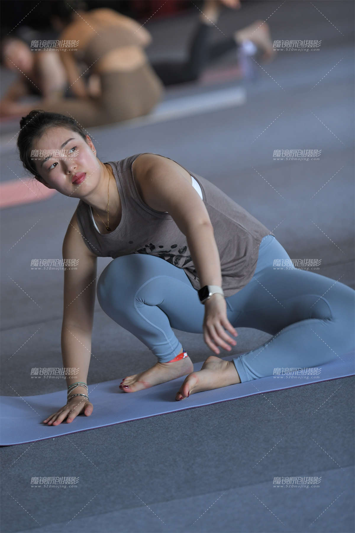 被汗水湿透了-日更街拍