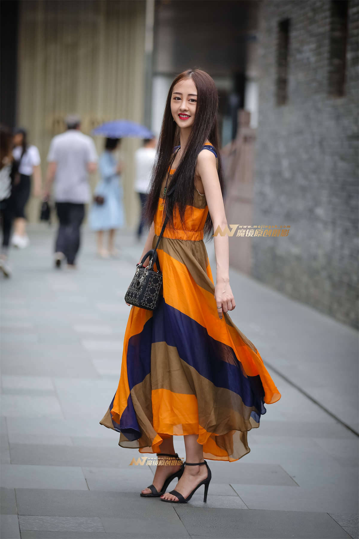 图片[2]-长裙美女 诠释青春甜美的风采-日更街拍