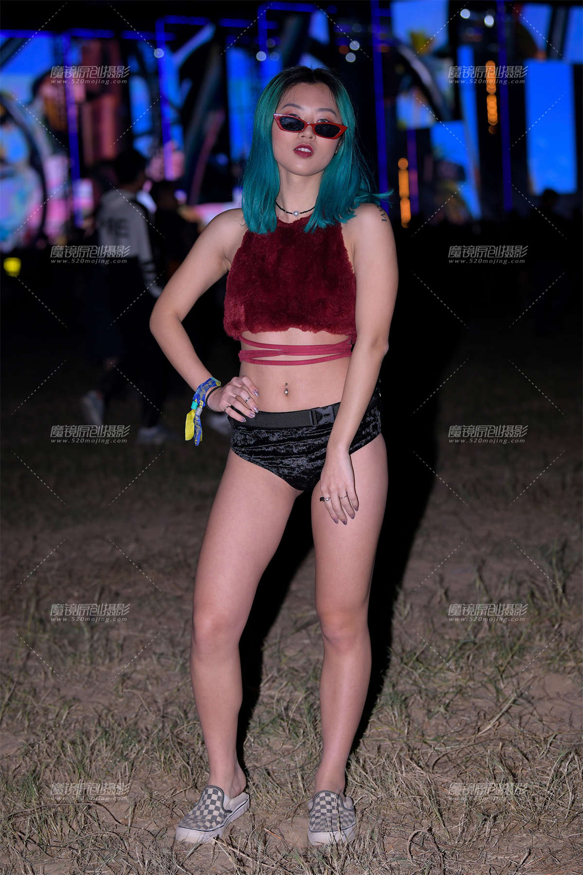 【街拍之魂赛帖】紧身热裤MM-日更街拍