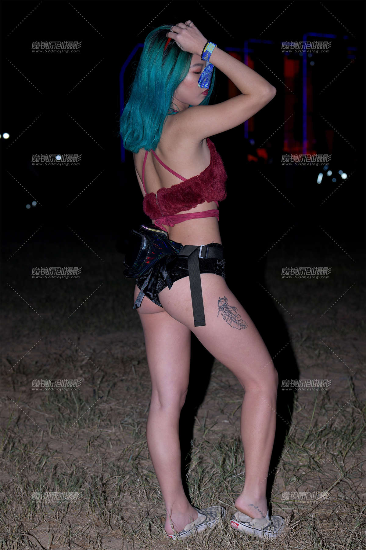 图片[2]-【街拍之魂赛帖】紧身热裤MM-日更街拍