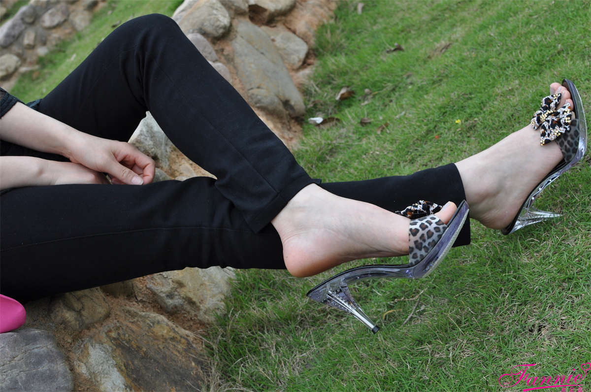 图片[2]-Fannie芬妮美足园NO.508 桃红柳绿（凉拖裸足）-日更街拍