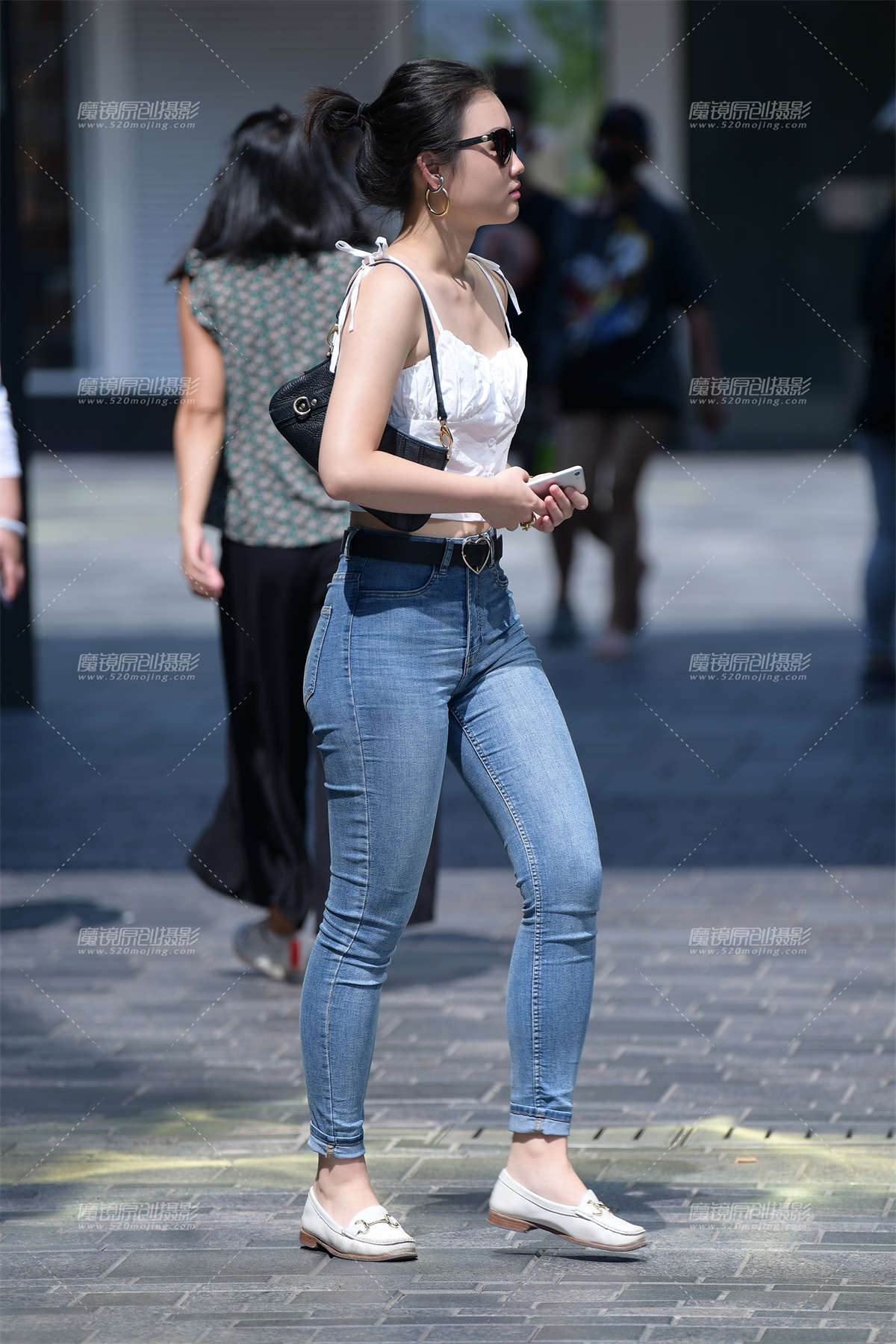 【小默赛帖】第1514篇★紧身吊带美女★-日更街拍