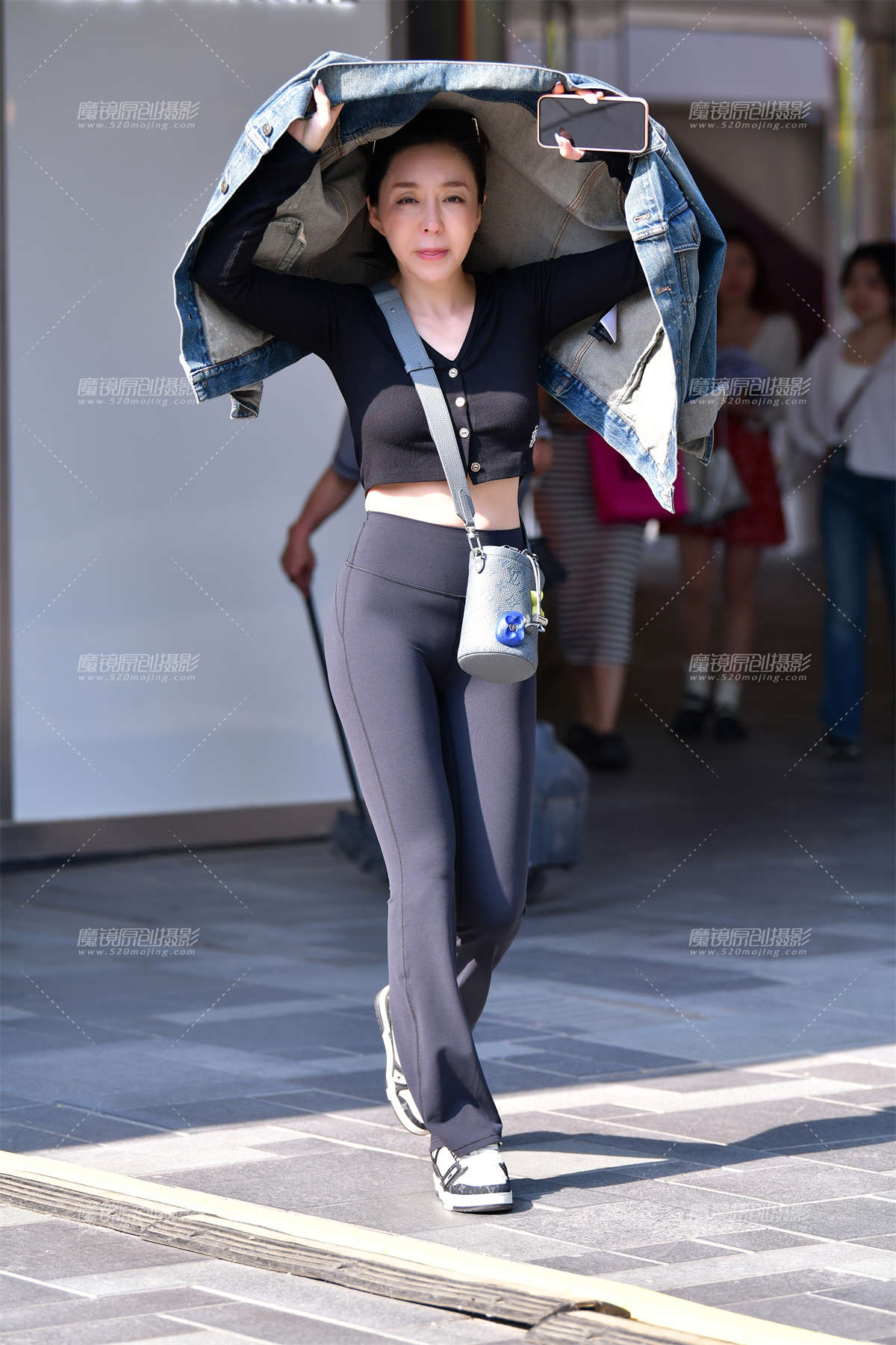 图片[2]-★身材极好紧身裤美女-日更街拍