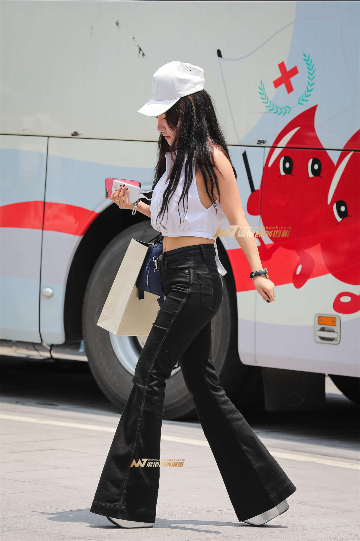 图片[2]-长腿牛仔高颜值美女 让人陶醉!-日更街拍