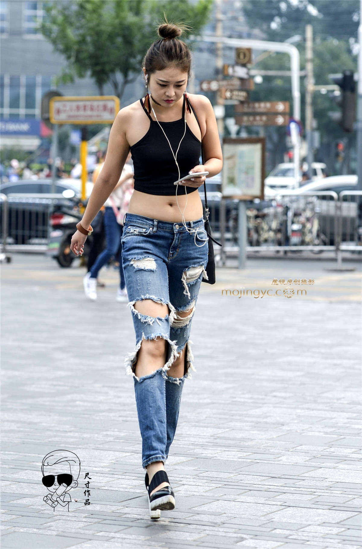 图片[2]-吊带坎乞丐裤露美肚脐的诱惑-日更街拍