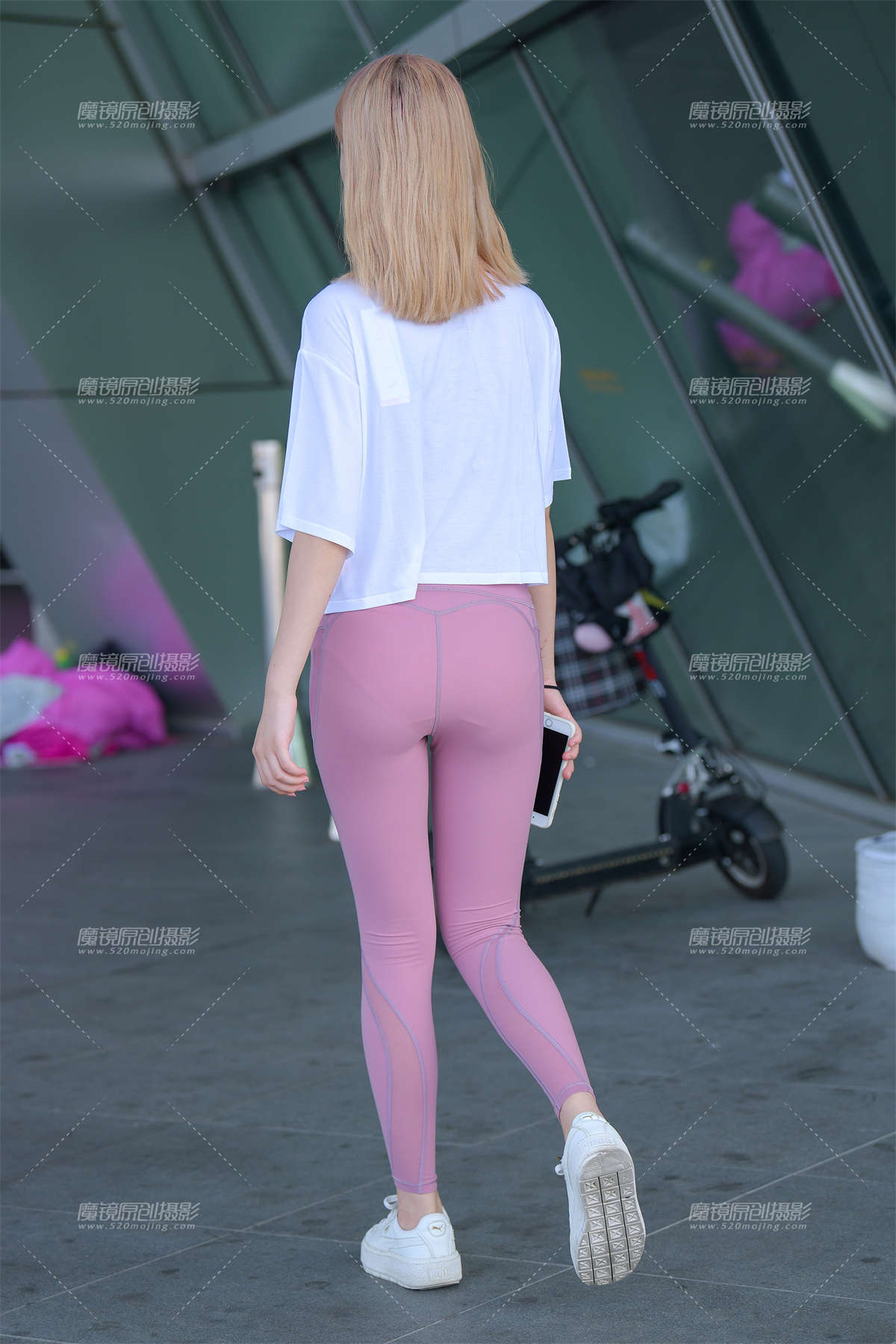 图片[2]-【街拍之魂赛帖】紧致粉色紧身裤-日更街拍