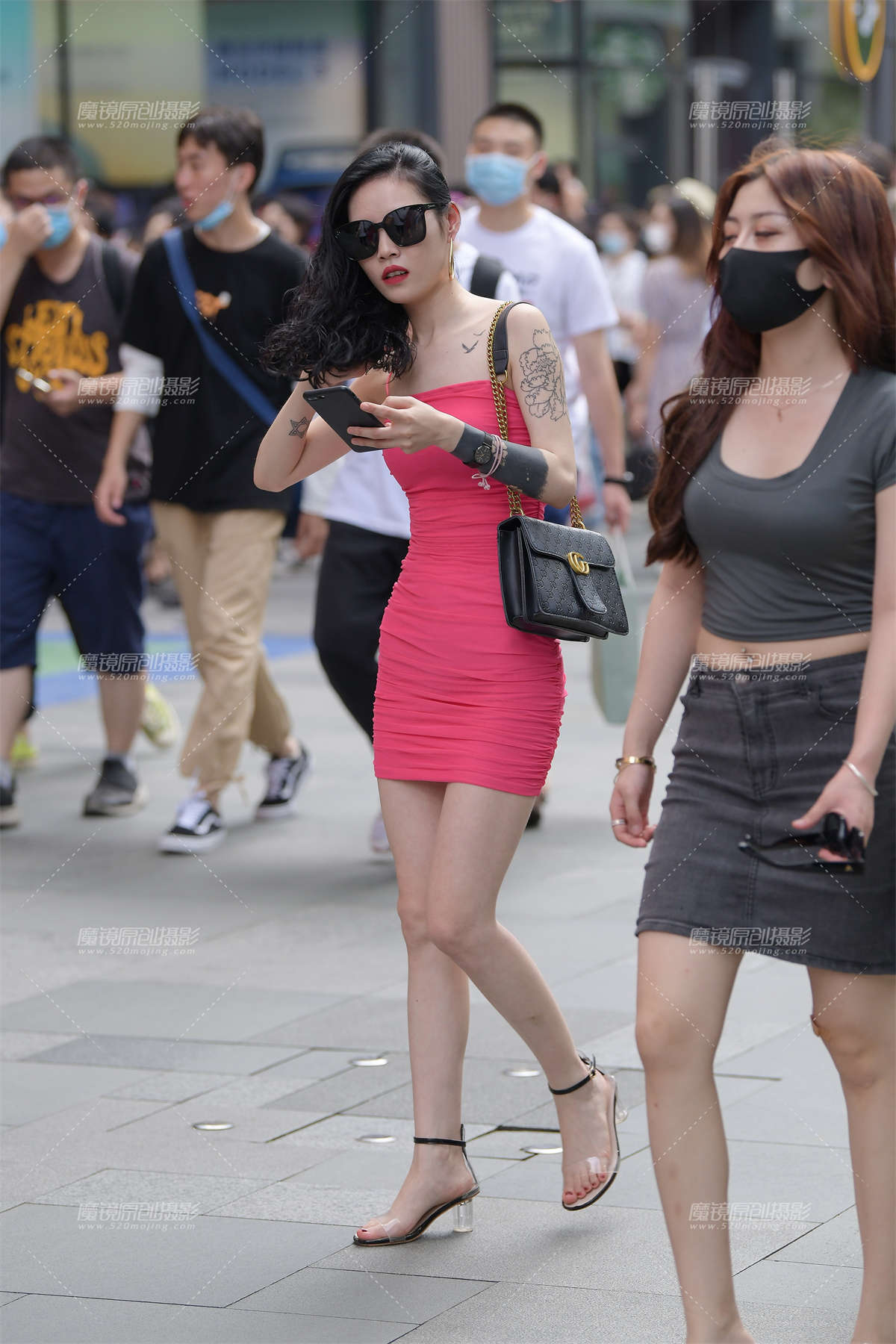 裹胸包臀裙-日更街拍