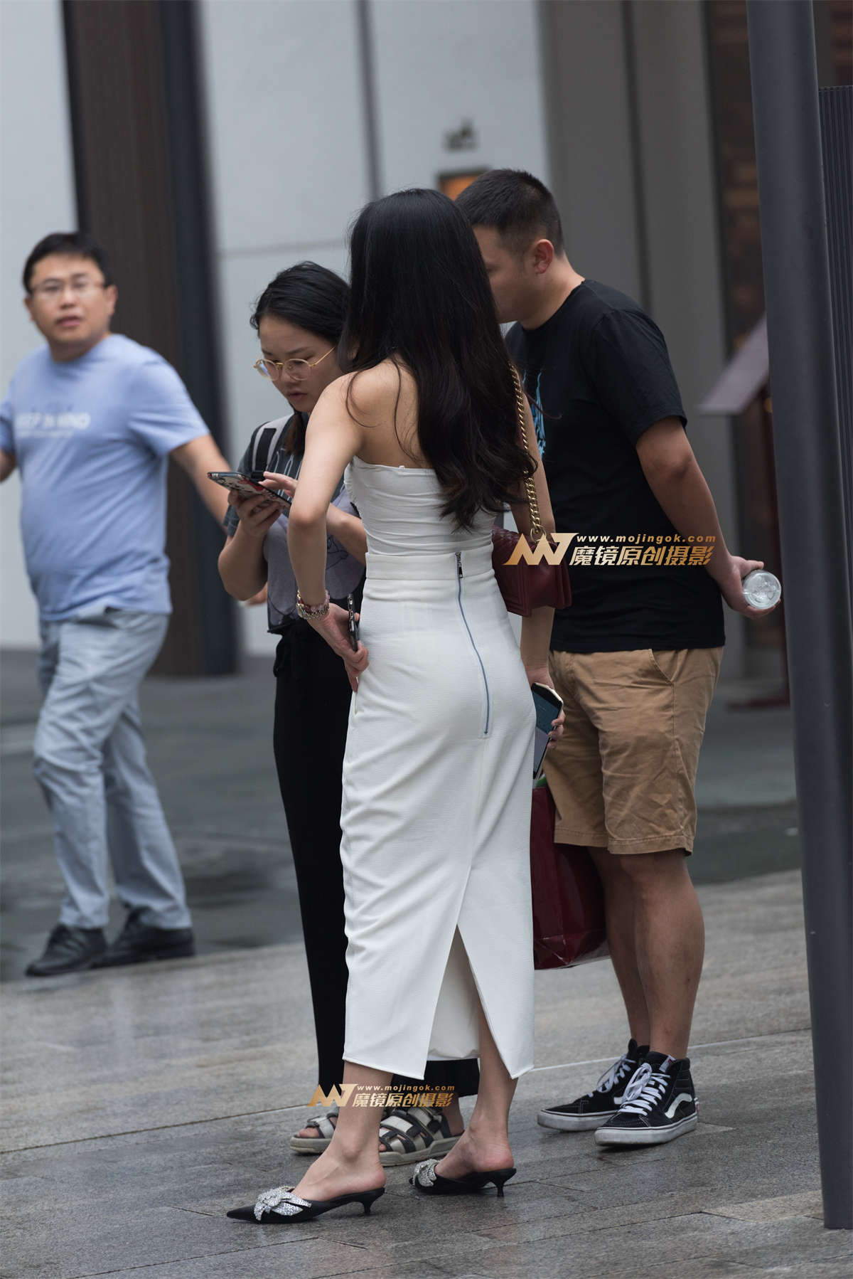 图片[2]-白色包臀裙美女-日更街拍